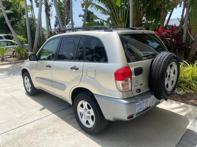 2002 Titanium /Gray Toyota RAV4 1 OWNER FL LOW MILES 83,089 (JTEGH20V020) with an 2.0L DOHC EFI 16-Valve 4-Cyl Engine engine, Automatic transmission, located at 4701 North Dixie Hwy, Pompano Beach, FL, 33064, (954) 422-2889, 26.240938, -80.123474 - OUR WEBPAGE FLORIDACARS1.COM HAS OVER 100 PHOTOS AND FREE CARFAX LINK 2002 TOYOTA RAV4 VIN: JTEGH20V020080431 J T E G H 2 0 V 0 2 0 0 8 0 4 3 1 4 DOOR WAGON/SPORT UTILITY 2.0L I4 F DOHC 16V GASOLINE FRONT WHEEL DRIVE Top Features Cloth Seats Basic Features AM/FM Stereo CD Audio Full Roof Rack Power - Photo#74
