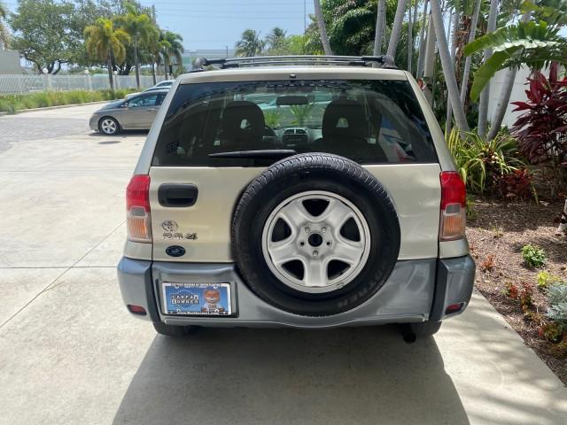 2002 Titanium /Gray Toyota RAV4 1 OWNER FL LOW MILES 83,089 (JTEGH20V020) with an 2.0L DOHC EFI 16-Valve 4-Cyl Engine engine, Automatic transmission, located at 4701 North Dixie Hwy, Pompano Beach, FL, 33064, (954) 422-2889, 26.240938, -80.123474 - OUR WEBPAGE FLORIDACARS1.COM HAS OVER 100 PHOTOS AND FREE CARFAX LINK 2002 TOYOTA RAV4 VIN: JTEGH20V020080431 J T E G H 2 0 V 0 2 0 0 8 0 4 3 1 4 DOOR WAGON/SPORT UTILITY 2.0L I4 F DOHC 16V GASOLINE FRONT WHEEL DRIVE Top Features Cloth Seats Basic Features AM/FM Stereo CD Audio Full Roof Rack Power - Photo#75