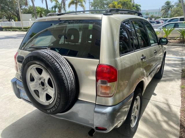 2002 Titanium /Gray Toyota RAV4 1 OWNER FL LOW MILES 83,089 (JTEGH20V020) with an 2.0L DOHC EFI 16-Valve 4-Cyl Engine engine, Automatic transmission, located at 4701 North Dixie Hwy, Pompano Beach, FL, 33064, (954) 422-2889, 26.240938, -80.123474 - OUR WEBPAGE FLORIDACARS1.COM HAS OVER 100 PHOTOS AND FREE CARFAX LINK 2002 TOYOTA RAV4 VIN: JTEGH20V020080431 J T E G H 2 0 V 0 2 0 0 8 0 4 3 1 4 DOOR WAGON/SPORT UTILITY 2.0L I4 F DOHC 16V GASOLINE FRONT WHEEL DRIVE Top Features Cloth Seats Basic Features AM/FM Stereo CD Audio Full Roof Rack Power - Photo#76