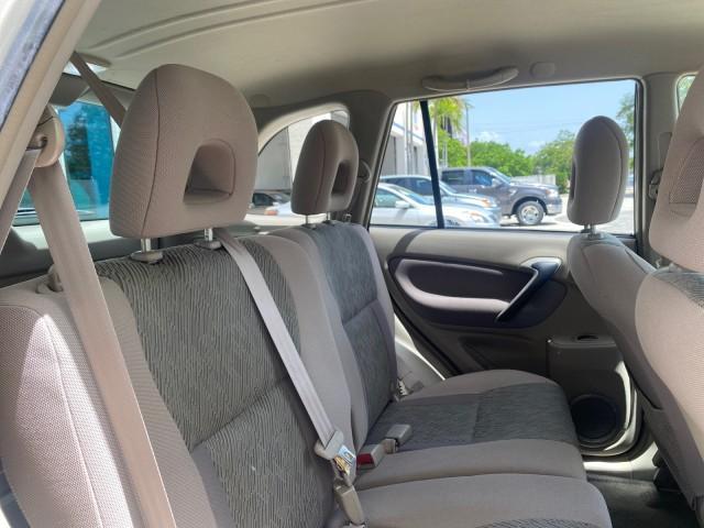 2002 Titanium /Gray Toyota RAV4 1 OWNER FL LOW MILES 83,089 (JTEGH20V020) with an 2.0L DOHC EFI 16-Valve 4-Cyl Engine engine, Automatic transmission, located at 4701 North Dixie Hwy, Pompano Beach, FL, 33064, (954) 422-2889, 26.240938, -80.123474 - OUR WEBPAGE FLORIDACARS1.COM HAS OVER 100 PHOTOS AND FREE CARFAX LINK 2002 TOYOTA RAV4 VIN: JTEGH20V020080431 J T E G H 2 0 V 0 2 0 0 8 0 4 3 1 4 DOOR WAGON/SPORT UTILITY 2.0L I4 F DOHC 16V GASOLINE FRONT WHEEL DRIVE Top Features Cloth Seats Basic Features AM/FM Stereo CD Audio Full Roof Rack Power - Photo#89