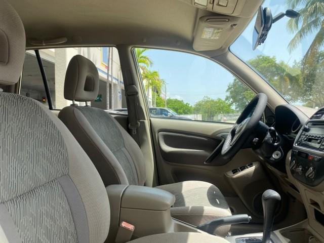 2002 Titanium /Gray Toyota RAV4 1 OWNER FL LOW MILES 83,089 (JTEGH20V020) with an 2.0L DOHC EFI 16-Valve 4-Cyl Engine engine, Automatic transmission, located at 4701 North Dixie Hwy, Pompano Beach, FL, 33064, (954) 422-2889, 26.240938, -80.123474 - OUR WEBPAGE FLORIDACARS1.COM HAS OVER 100 PHOTOS AND FREE CARFAX LINK 2002 TOYOTA RAV4 VIN: JTEGH20V020080431 J T E G H 2 0 V 0 2 0 0 8 0 4 3 1 4 DOOR WAGON/SPORT UTILITY 2.0L I4 F DOHC 16V GASOLINE FRONT WHEEL DRIVE Top Features Cloth Seats Basic Features AM/FM Stereo CD Audio Full Roof Rack Power - Photo#98