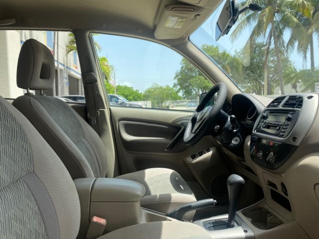 2002 Titanium /Gray Toyota RAV4 1 OWNER FL LOW MILES 83,089 (JTEGH20V020) with an 2.0L DOHC EFI 16-Valve 4-Cyl Engine engine, Automatic transmission, located at 4701 North Dixie Hwy, Pompano Beach, FL, 33064, (954) 422-2889, 26.240938, -80.123474 - OUR WEBPAGE FLORIDACARS1.COM HAS OVER 100 PHOTOS AND FREE CARFAX LINK 2002 TOYOTA RAV4 VIN: JTEGH20V020080431 J T E G H 2 0 V 0 2 0 0 8 0 4 3 1 4 DOOR WAGON/SPORT UTILITY 2.0L I4 F DOHC 16V GASOLINE FRONT WHEEL DRIVE Top Features Cloth Seats Basic Features AM/FM Stereo CD Audio Full Roof Rack Power - Photo#99