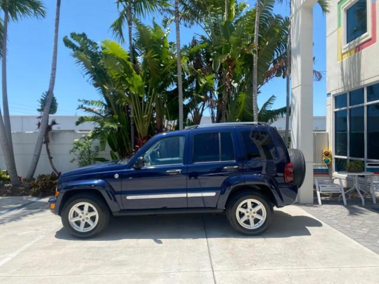 2006 Patriot Blue Pearl /Med Slate Gray Jeep Liberty 4WD Limited LOW MILES 75,404 (1J4GL58K16W) with an 3.7L V6 Engine engine, Automatic transmission, located at 4701 North Dixie Hwy, Pompano Beach, FL, 33064, (954) 422-2889, 26.240938, -80.123474 - OUR WEBPAGE FLORIDACARS1.COM HAS OVER 100 PHOTOS AND FREE CARFAX LINK 2006 JEEP LIBERTY LIMITED VIN: 1J4GL58K16W148375 1 J 4 G L 5 8 K 1 6 W 1 4 8 3 7 5 4 DOOR WAGON/SPORT UTILITY 3.7L V6 F GASOLINE REAR WHEEL DRIVE W/ 4X4 Top Features 4WD/AWD Sunroof(s) Alloy Wheels Tow Hitch Cloth Seats Basic Feat - Photo#4