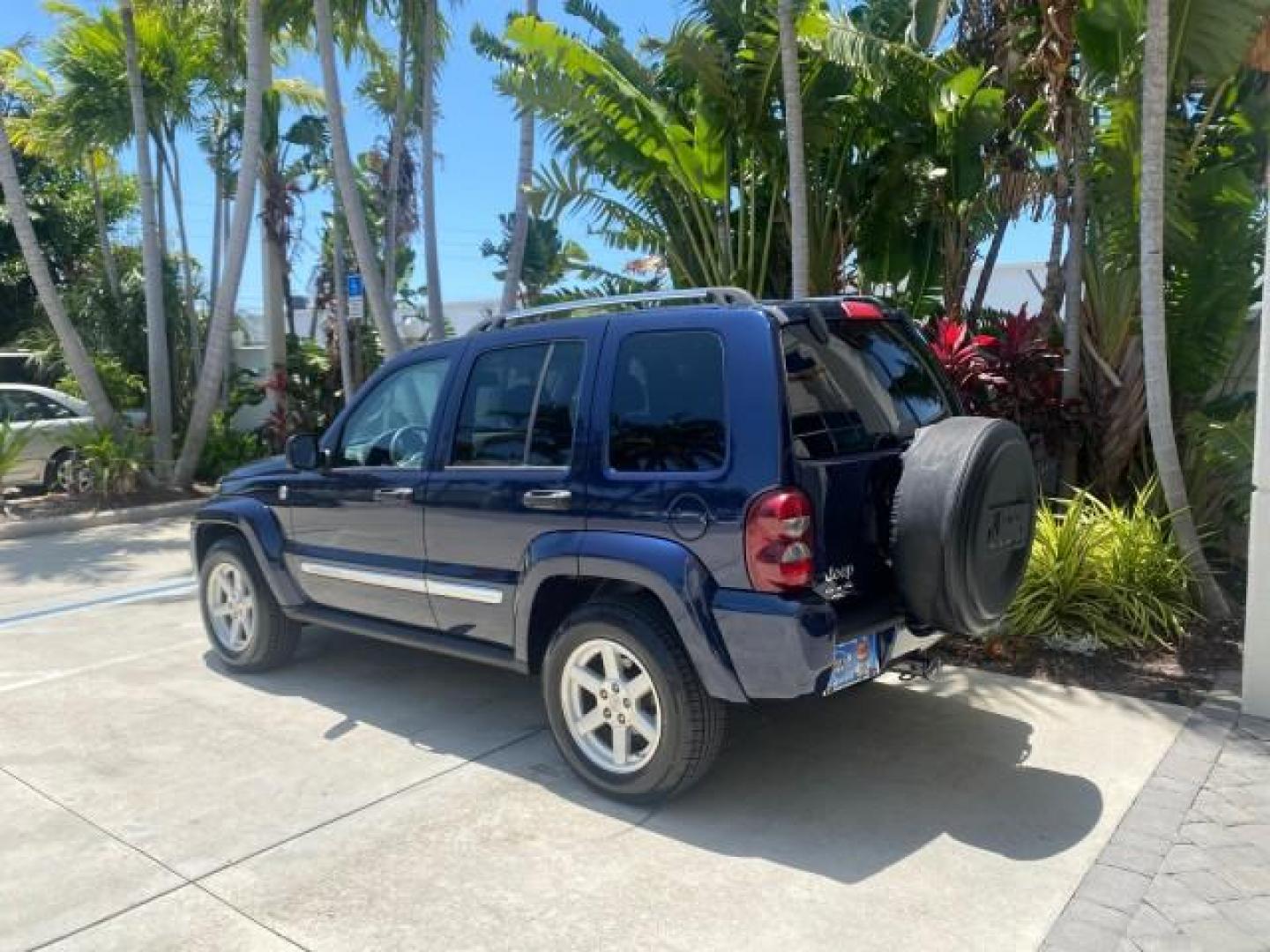 2006 Patriot Blue Pearl /Med Slate Gray Jeep Liberty 4WD Limited LOW MILES 75,404 (1J4GL58K16W) with an 3.7L V6 Engine engine, Automatic transmission, located at 4701 North Dixie Hwy, Pompano Beach, FL, 33064, (954) 422-2889, 26.240938, -80.123474 - OUR WEBPAGE FLORIDACARS1.COM HAS OVER 100 PHOTOS AND FREE CARFAX LINK 2006 JEEP LIBERTY LIMITED VIN: 1J4GL58K16W148375 1 J 4 G L 5 8 K 1 6 W 1 4 8 3 7 5 4 DOOR WAGON/SPORT UTILITY 3.7L V6 F GASOLINE REAR WHEEL DRIVE W/ 4X4 Top Features 4WD/AWD Sunroof(s) Alloy Wheels Tow Hitch Cloth Seats Basic Feat - Photo#5