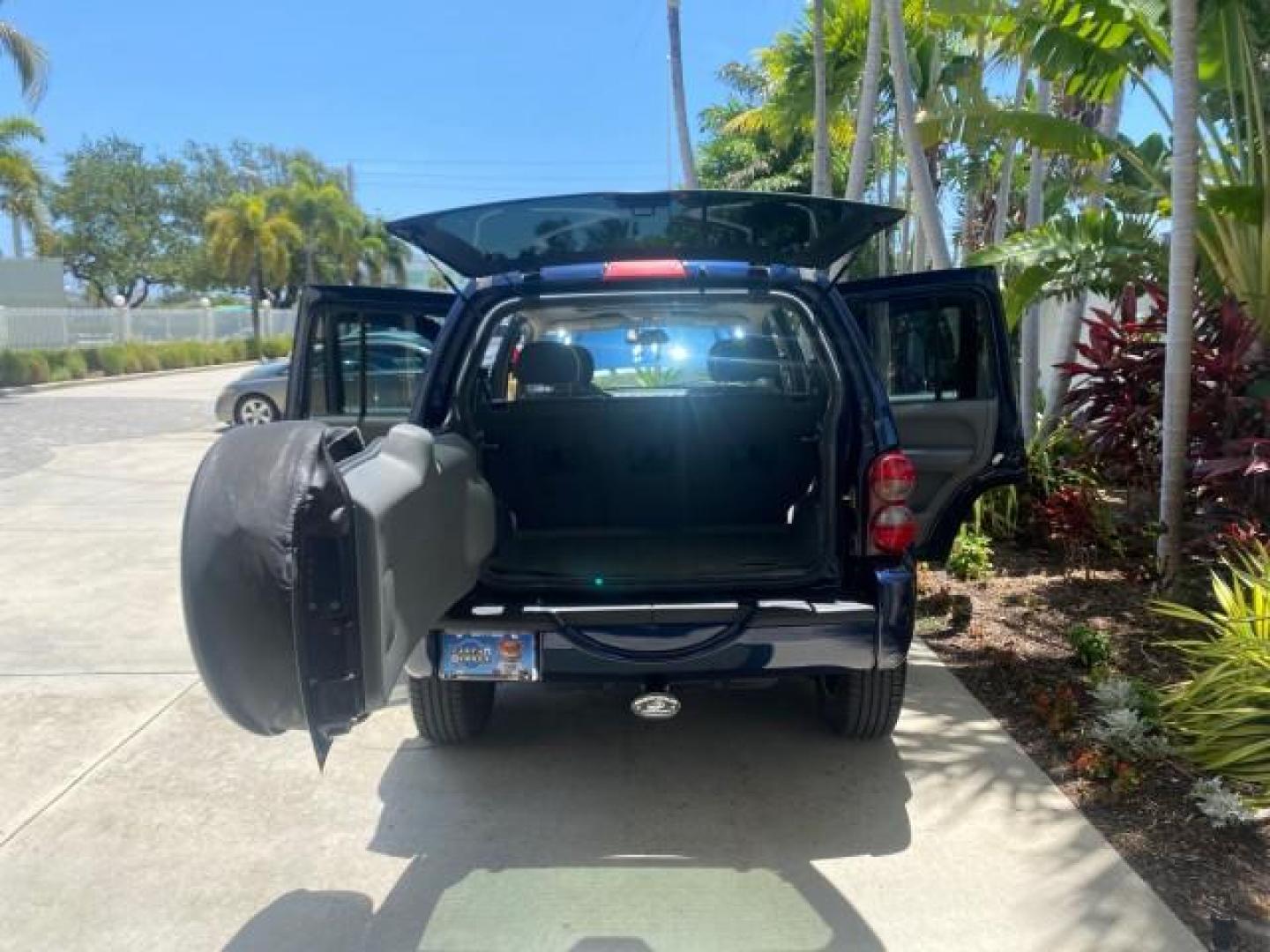 2006 Patriot Blue Pearl /Med Slate Gray Jeep Liberty 4WD Limited LOW MILES 75,404 (1J4GL58K16W) with an 3.7L V6 Engine engine, Automatic transmission, located at 4701 North Dixie Hwy, Pompano Beach, FL, 33064, (954) 422-2889, 26.240938, -80.123474 - OUR WEBPAGE FLORIDACARS1.COM HAS OVER 100 PHOTOS AND FREE CARFAX LINK 2006 JEEP LIBERTY LIMITED VIN: 1J4GL58K16W148375 1 J 4 G L 5 8 K 1 6 W 1 4 8 3 7 5 4 DOOR WAGON/SPORT UTILITY 3.7L V6 F GASOLINE REAR WHEEL DRIVE W/ 4X4 Top Features 4WD/AWD Sunroof(s) Alloy Wheels Tow Hitch Cloth Seats Basic Feat - Photo#15