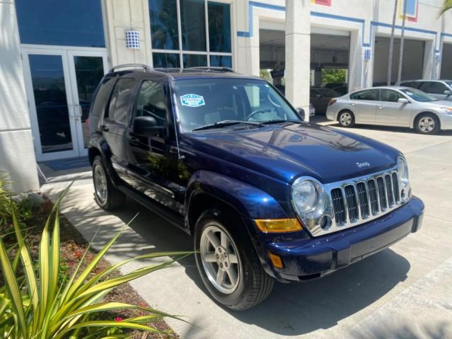 2006 Patriot Blue Pearl /Med Slate Gray Jeep Liberty 4WD Limited LOW MILES 75,404 (1J4GL58K16W) with an 3.7L V6 Engine engine, Automatic transmission, located at 4701 North Dixie Hwy, Pompano Beach, FL, 33064, (954) 422-2889, 26.240938, -80.123474 - OUR WEBPAGE FLORIDACARS1.COM HAS OVER 100 PHOTOS AND FREE CARFAX LINK 2006 JEEP LIBERTY LIMITED VIN: 1J4GL58K16W148375 1 J 4 G L 5 8 K 1 6 W 1 4 8 3 7 5 4 DOOR WAGON/SPORT UTILITY 3.7L V6 F GASOLINE REAR WHEEL DRIVE W/ 4X4 Top Features 4WD/AWD Sunroof(s) Alloy Wheels Tow Hitch Cloth Seats Basic Feat - Photo#24