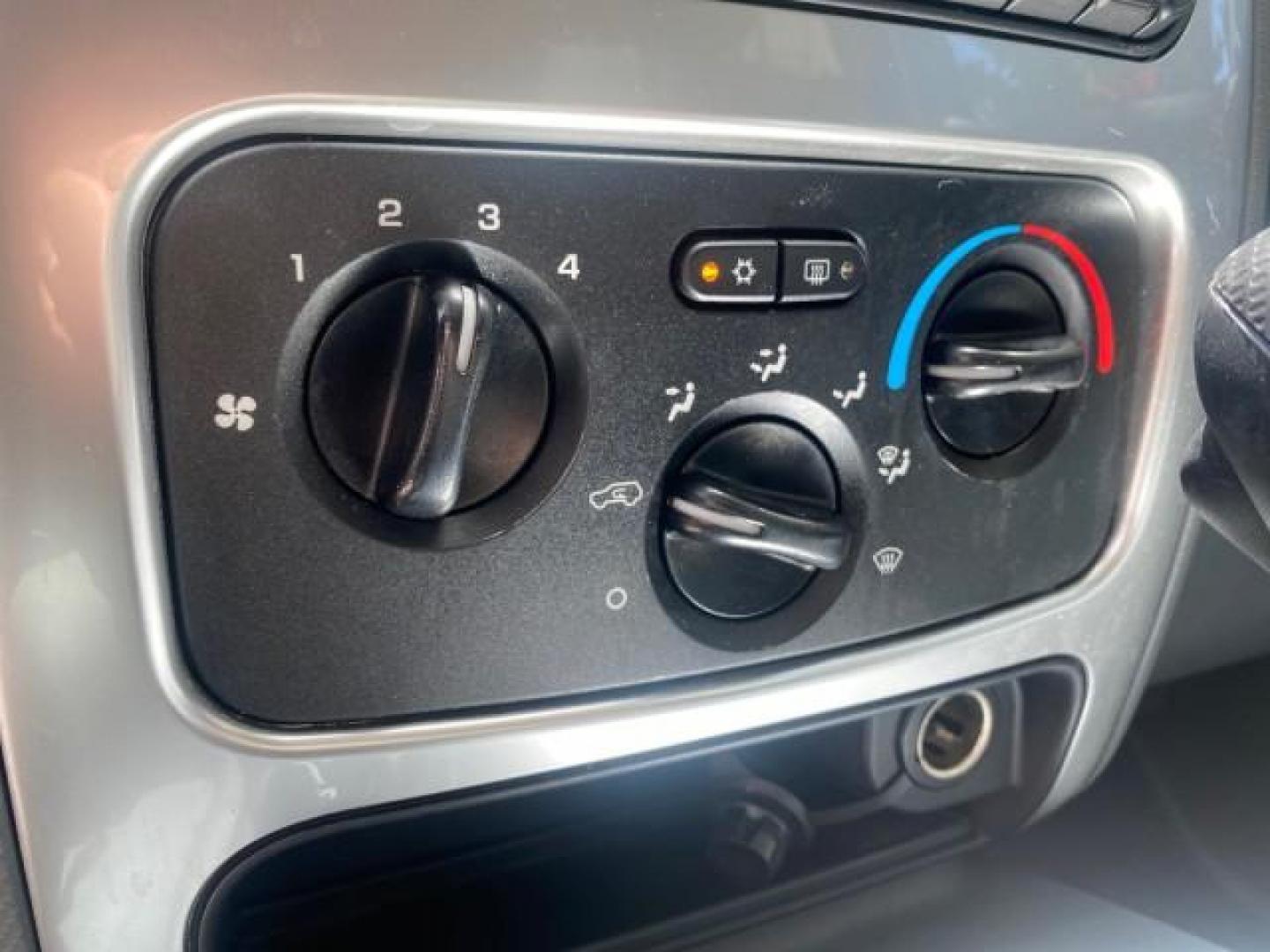 2006 Patriot Blue Pearl /Med Slate Gray Jeep Liberty 4WD Limited LOW MILES 75,404 (1J4GL58K16W) with an 3.7L V6 Engine engine, Automatic transmission, located at 4701 North Dixie Hwy, Pompano Beach, FL, 33064, (954) 422-2889, 26.240938, -80.123474 - OUR WEBPAGE FLORIDACARS1.COM HAS OVER 100 PHOTOS AND FREE CARFAX LINK 2006 JEEP LIBERTY LIMITED VIN: 1J4GL58K16W148375 1 J 4 G L 5 8 K 1 6 W 1 4 8 3 7 5 4 DOOR WAGON/SPORT UTILITY 3.7L V6 F GASOLINE REAR WHEEL DRIVE W/ 4X4 Top Features 4WD/AWD Sunroof(s) Alloy Wheels Tow Hitch Cloth Seats Basic Feat - Photo#48