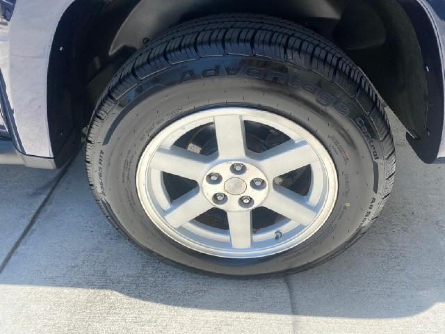 2006 Patriot Blue Pearl /Med Slate Gray Jeep Liberty 4WD Limited LOW MILES 75,404 (1J4GL58K16W) with an 3.7L V6 Engine engine, Automatic transmission, located at 4701 North Dixie Hwy, Pompano Beach, FL, 33064, (954) 422-2889, 26.240938, -80.123474 - OUR WEBPAGE FLORIDACARS1.COM HAS OVER 100 PHOTOS AND FREE CARFAX LINK 2006 JEEP LIBERTY LIMITED VIN: 1J4GL58K16W148375 1 J 4 G L 5 8 K 1 6 W 1 4 8 3 7 5 4 DOOR WAGON/SPORT UTILITY 3.7L V6 F GASOLINE REAR WHEEL DRIVE W/ 4X4 Top Features 4WD/AWD Sunroof(s) Alloy Wheels Tow Hitch Cloth Seats Basic Feat - Photo#78