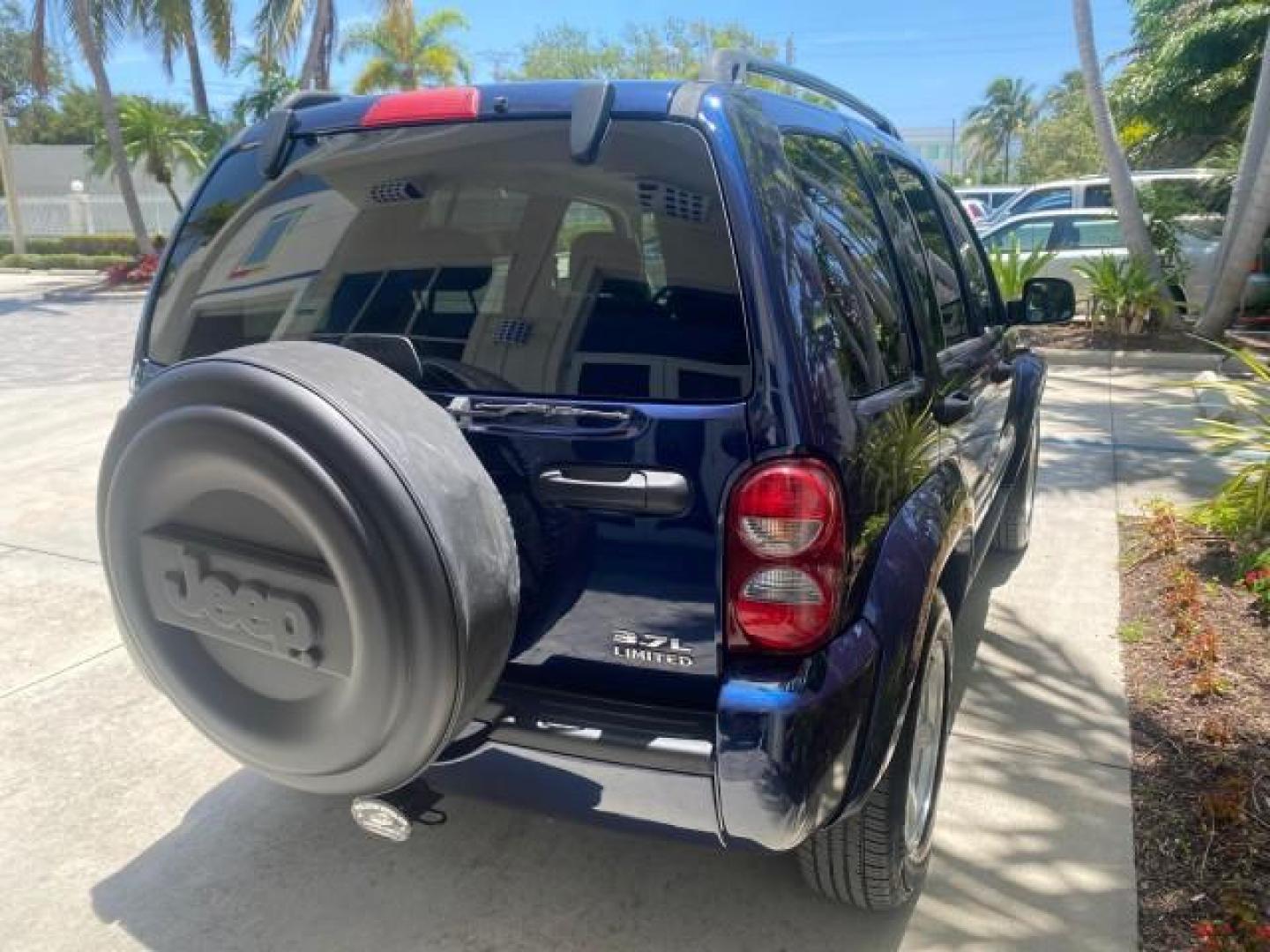 2006 Patriot Blue Pearl /Med Slate Gray Jeep Liberty 4WD Limited LOW MILES 75,404 (1J4GL58K16W) with an 3.7L V6 Engine engine, Automatic transmission, located at 4701 North Dixie Hwy, Pompano Beach, FL, 33064, (954) 422-2889, 26.240938, -80.123474 - OUR WEBPAGE FLORIDACARS1.COM HAS OVER 100 PHOTOS AND FREE CARFAX LINK 2006 JEEP LIBERTY LIMITED VIN: 1J4GL58K16W148375 1 J 4 G L 5 8 K 1 6 W 1 4 8 3 7 5 4 DOOR WAGON/SPORT UTILITY 3.7L V6 F GASOLINE REAR WHEEL DRIVE W/ 4X4 Top Features 4WD/AWD Sunroof(s) Alloy Wheels Tow Hitch Cloth Seats Basic Feat - Photo#84