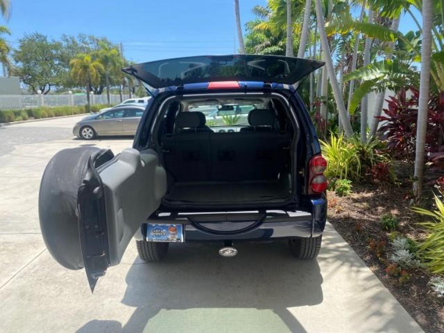 2006 Patriot Blue Pearl /Med Slate Gray Jeep Liberty 4WD Limited LOW MILES 75,404 (1J4GL58K16W) with an 3.7L V6 Engine engine, Automatic transmission, located at 4701 North Dixie Hwy, Pompano Beach, FL, 33064, (954) 422-2889, 26.240938, -80.123474 - OUR WEBPAGE FLORIDACARS1.COM HAS OVER 100 PHOTOS AND FREE CARFAX LINK 2006 JEEP LIBERTY LIMITED VIN: 1J4GL58K16W148375 1 J 4 G L 5 8 K 1 6 W 1 4 8 3 7 5 4 DOOR WAGON/SPORT UTILITY 3.7L V6 F GASOLINE REAR WHEEL DRIVE W/ 4X4 Top Features 4WD/AWD Sunroof(s) Alloy Wheels Tow Hitch Cloth Seats Basic Feat - Photo#90