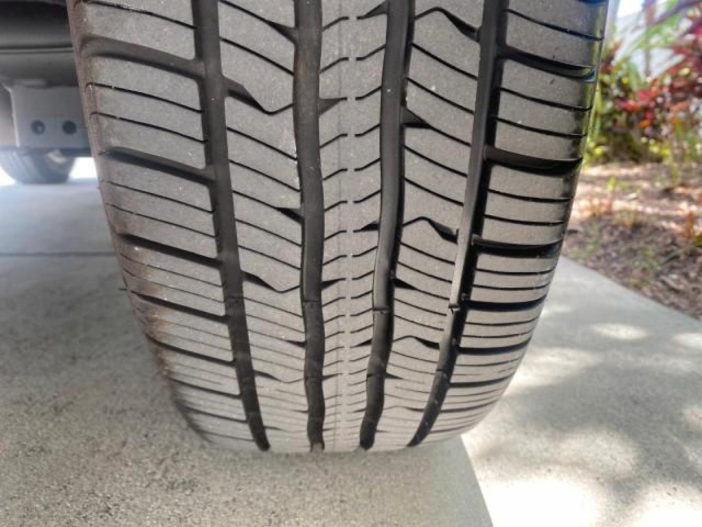 2006 Patriot Blue Pearl /Med Slate Gray Jeep Liberty 4WD Limited LOW MILES 75,404 (1J4GL58K16W) with an 3.7L V6 Engine engine, Automatic transmission, located at 4701 North Dixie Hwy, Pompano Beach, FL, 33064, (954) 422-2889, 26.240938, -80.123474 - OUR WEBPAGE FLORIDACARS1.COM HAS OVER 100 PHOTOS AND FREE CARFAX LINK 2006 JEEP LIBERTY LIMITED VIN: 1J4GL58K16W148375 1 J 4 G L 5 8 K 1 6 W 1 4 8 3 7 5 4 DOOR WAGON/SPORT UTILITY 3.7L V6 F GASOLINE REAR WHEEL DRIVE W/ 4X4 Top Features 4WD/AWD Sunroof(s) Alloy Wheels Tow Hitch Cloth Seats Basic Feat - Photo#96