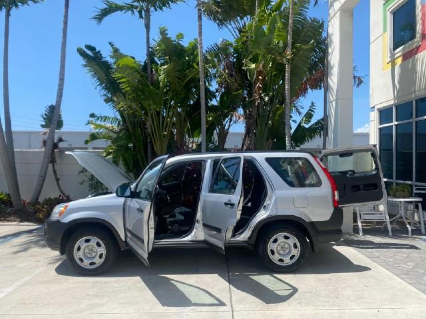 2005 Satin Silver Metallic /Black Honda CR-V AWD LX 1 OWNER LOW MILES 42,114 (SHSRD78595U) with an 2.4L DOHC MPFI 16-Valve i-VTEC I4 Engine engine, Automatic transmission, located at 4701 North Dixie Hwy, Pompano Beach, FL, 33064, (954) 422-2889, 26.240938, -80.123474 - OUR WEBPAGE FLORIDACARS1.COM HAS OVER 100 PHOTOS AND FREE CARFAX LINK 2005 HONDA CR-V LX VIN: SHSRD78595U324036 S H S R D 7 8 5 9 5 U 3 2 4 0 3 6 4 DOOR WAGON/SPORT UTILITY 2.4L I4 F DOHC GASOLINE ALL WHEEL DRIVE Top Features 4WD/AWD Cloth Seats Tow Hitch Basic Features ABS Brakes AM/FM Stereo Air C - Photo#8