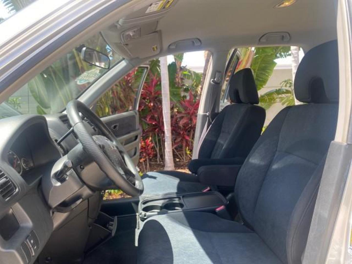 2005 Satin Silver Metallic /Black Honda CR-V AWD LX 1 OWNER LOW MILES 42,114 (SHSRD78595U) with an 2.4L DOHC MPFI 16-Valve i-VTEC I4 Engine engine, Automatic transmission, located at 4701 North Dixie Hwy, Pompano Beach, FL, 33064, (954) 422-2889, 26.240938, -80.123474 - OUR WEBPAGE FLORIDACARS1.COM HAS OVER 100 PHOTOS AND FREE CARFAX LINK 2005 HONDA CR-V LX VIN: SHSRD78595U324036 S H S R D 7 8 5 9 5 U 3 2 4 0 3 6 4 DOOR WAGON/SPORT UTILITY 2.4L I4 F DOHC GASOLINE ALL WHEEL DRIVE Top Features 4WD/AWD Cloth Seats Tow Hitch Basic Features ABS Brakes AM/FM Stereo Air C - Photo#10