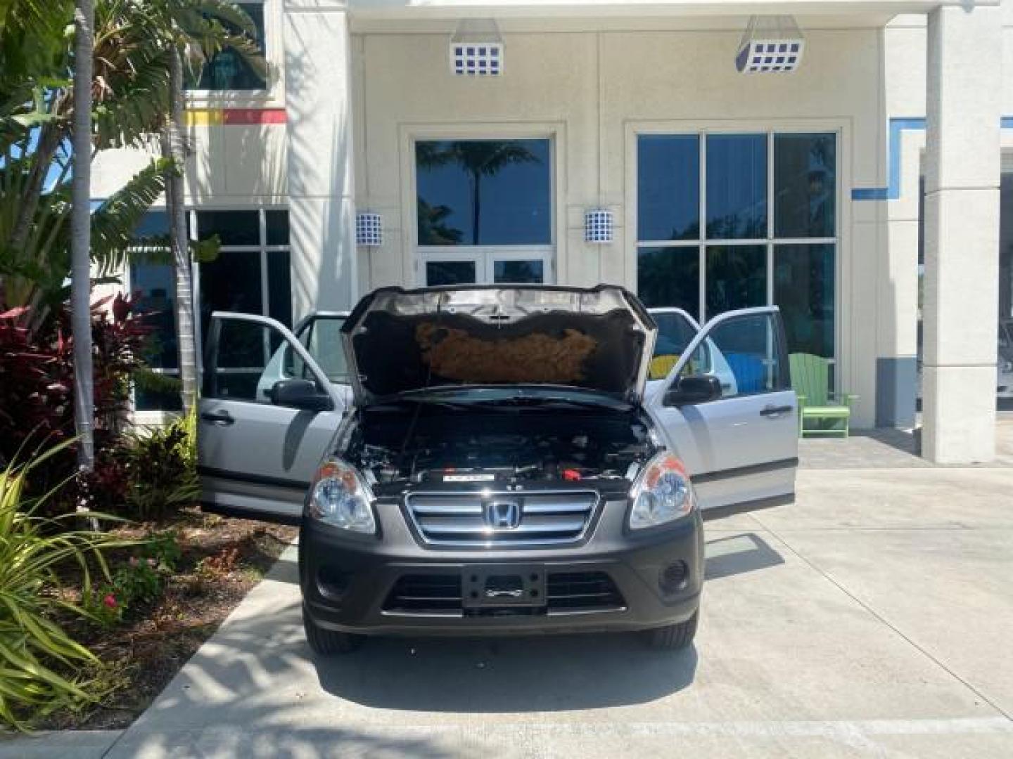 2005 Satin Silver Metallic /Black Honda CR-V AWD LX 1 OWNER LOW MILES 42,114 (SHSRD78595U) with an 2.4L DOHC MPFI 16-Valve i-VTEC I4 Engine engine, Automatic transmission, located at 4701 North Dixie Hwy, Pompano Beach, FL, 33064, (954) 422-2889, 26.240938, -80.123474 - OUR WEBPAGE FLORIDACARS1.COM HAS OVER 100 PHOTOS AND FREE CARFAX LINK 2005 HONDA CR-V LX VIN: SHSRD78595U324036 S H S R D 7 8 5 9 5 U 3 2 4 0 3 6 4 DOOR WAGON/SPORT UTILITY 2.4L I4 F DOHC GASOLINE ALL WHEEL DRIVE Top Features 4WD/AWD Cloth Seats Tow Hitch Basic Features ABS Brakes AM/FM Stereo Air C - Photo#16