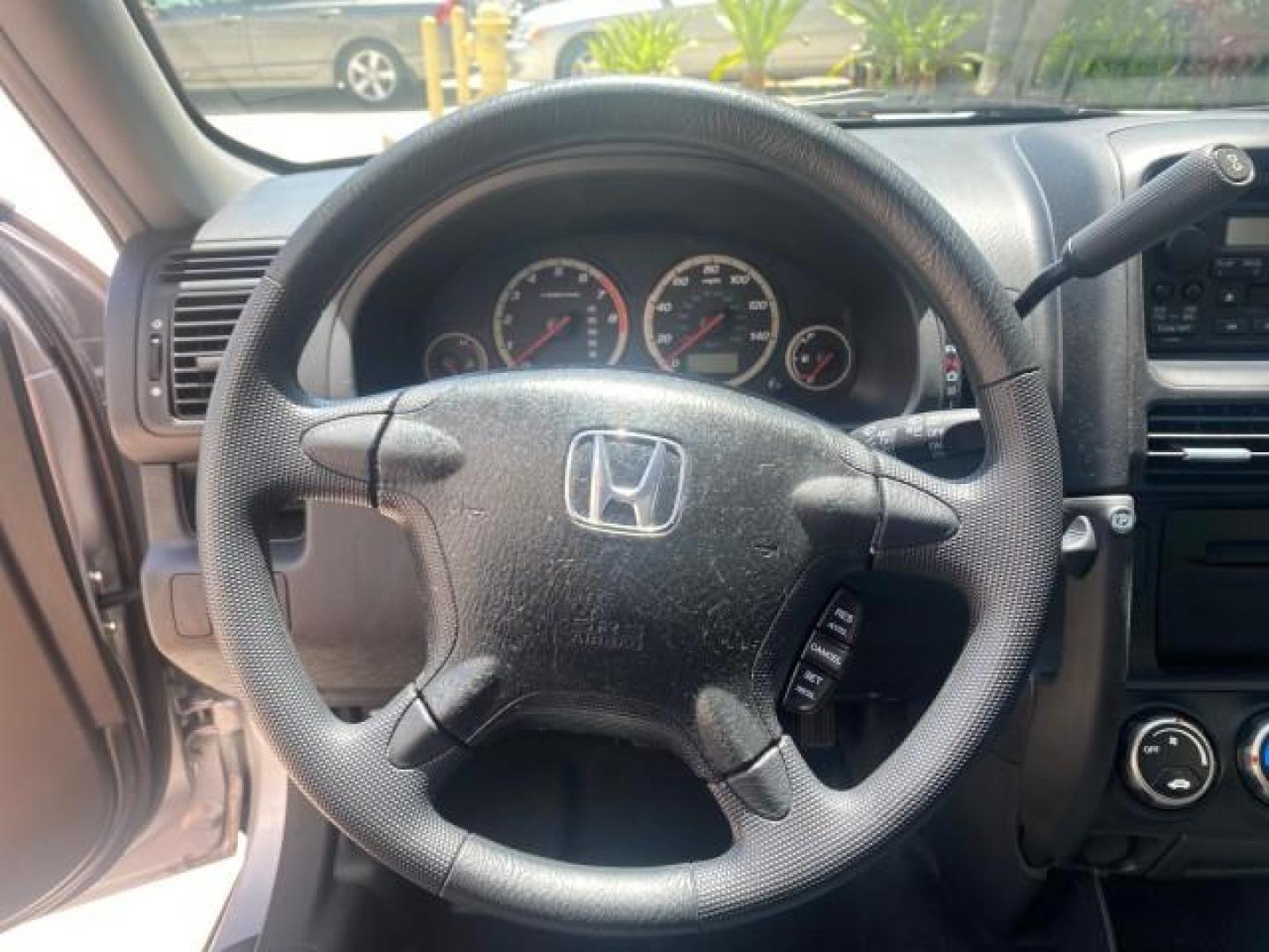 2005 Satin Silver Metallic /Black Honda CR-V AWD LX 1 OWNER LOW MILES 42,114 (SHSRD78595U) with an 2.4L DOHC MPFI 16-Valve i-VTEC I4 Engine engine, Automatic transmission, located at 4701 North Dixie Hwy, Pompano Beach, FL, 33064, (954) 422-2889, 26.240938, -80.123474 - OUR WEBPAGE FLORIDACARS1.COM HAS OVER 100 PHOTOS AND FREE CARFAX LINK 2005 HONDA CR-V LX VIN: SHSRD78595U324036 S H S R D 7 8 5 9 5 U 3 2 4 0 3 6 4 DOOR WAGON/SPORT UTILITY 2.4L I4 F DOHC GASOLINE ALL WHEEL DRIVE Top Features 4WD/AWD Cloth Seats Tow Hitch Basic Features ABS Brakes AM/FM Stereo Air C - Photo#38
