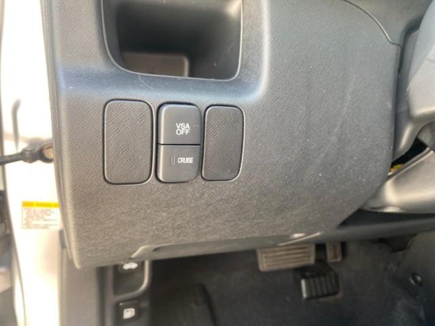 2005 Satin Silver Metallic /Black Honda CR-V AWD LX 1 OWNER LOW MILES 42,114 (SHSRD78595U) with an 2.4L DOHC MPFI 16-Valve i-VTEC I4 Engine engine, Automatic transmission, located at 4701 North Dixie Hwy, Pompano Beach, FL, 33064, (954) 422-2889, 26.240938, -80.123474 - OUR WEBPAGE FLORIDACARS1.COM HAS OVER 100 PHOTOS AND FREE CARFAX LINK 2005 HONDA CR-V LX VIN: SHSRD78595U324036 S H S R D 7 8 5 9 5 U 3 2 4 0 3 6 4 DOOR WAGON/SPORT UTILITY 2.4L I4 F DOHC GASOLINE ALL WHEEL DRIVE Top Features 4WD/AWD Cloth Seats Tow Hitch Basic Features ABS Brakes AM/FM Stereo Air C - Photo#44
