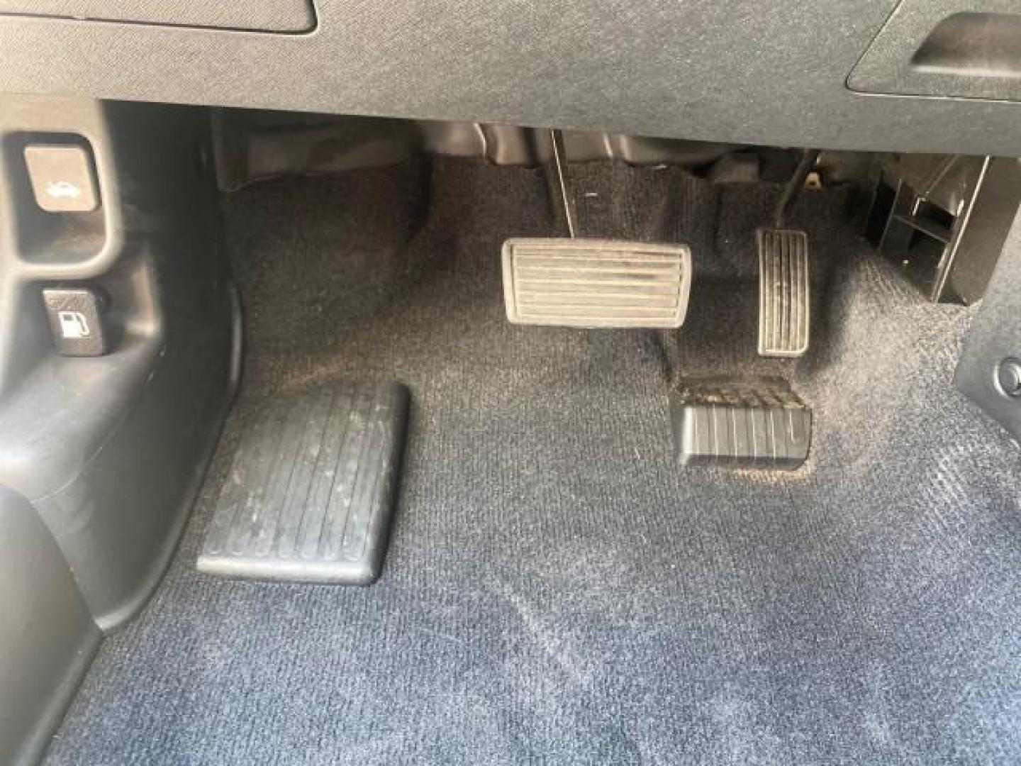 2005 Satin Silver Metallic /Black Honda CR-V AWD LX 1 OWNER LOW MILES 42,114 (SHSRD78595U) with an 2.4L DOHC MPFI 16-Valve i-VTEC I4 Engine engine, Automatic transmission, located at 4701 North Dixie Hwy, Pompano Beach, FL, 33064, (954) 422-2889, 26.240938, -80.123474 - OUR WEBPAGE FLORIDACARS1.COM HAS OVER 100 PHOTOS AND FREE CARFAX LINK 2005 HONDA CR-V LX VIN: SHSRD78595U324036 S H S R D 7 8 5 9 5 U 3 2 4 0 3 6 4 DOOR WAGON/SPORT UTILITY 2.4L I4 F DOHC GASOLINE ALL WHEEL DRIVE Top Features 4WD/AWD Cloth Seats Tow Hitch Basic Features ABS Brakes AM/FM Stereo Air C - Photo#45