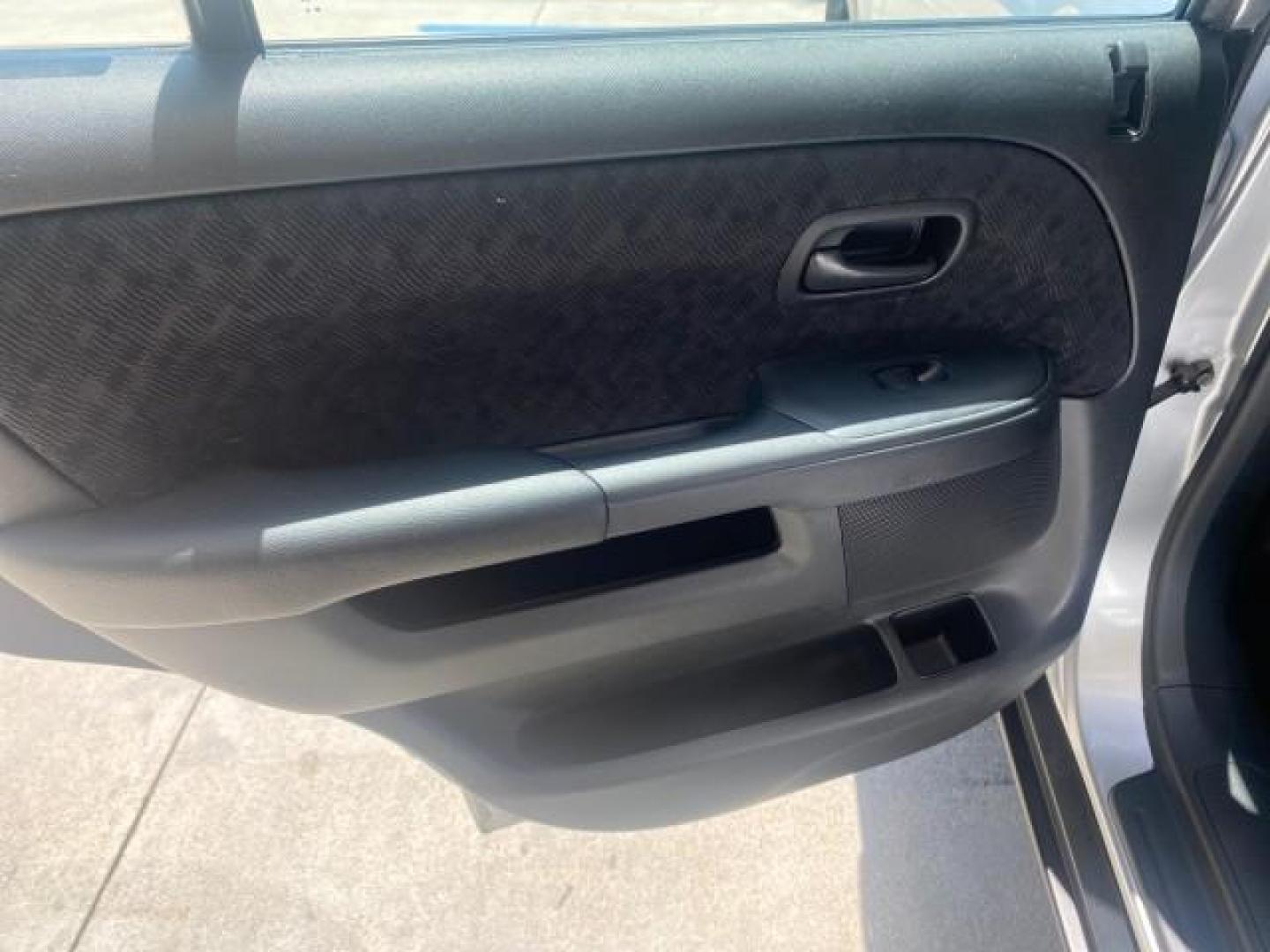 2005 Satin Silver Metallic /Black Honda CR-V AWD LX 1 OWNER LOW MILES 42,114 (SHSRD78595U) with an 2.4L DOHC MPFI 16-Valve i-VTEC I4 Engine engine, Automatic transmission, located at 4701 North Dixie Hwy, Pompano Beach, FL, 33064, (954) 422-2889, 26.240938, -80.123474 - OUR WEBPAGE FLORIDACARS1.COM HAS OVER 100 PHOTOS AND FREE CARFAX LINK 2005 HONDA CR-V LX VIN: SHSRD78595U324036 S H S R D 7 8 5 9 5 U 3 2 4 0 3 6 4 DOOR WAGON/SPORT UTILITY 2.4L I4 F DOHC GASOLINE ALL WHEEL DRIVE Top Features 4WD/AWD Cloth Seats Tow Hitch Basic Features ABS Brakes AM/FM Stereo Air C - Photo#62