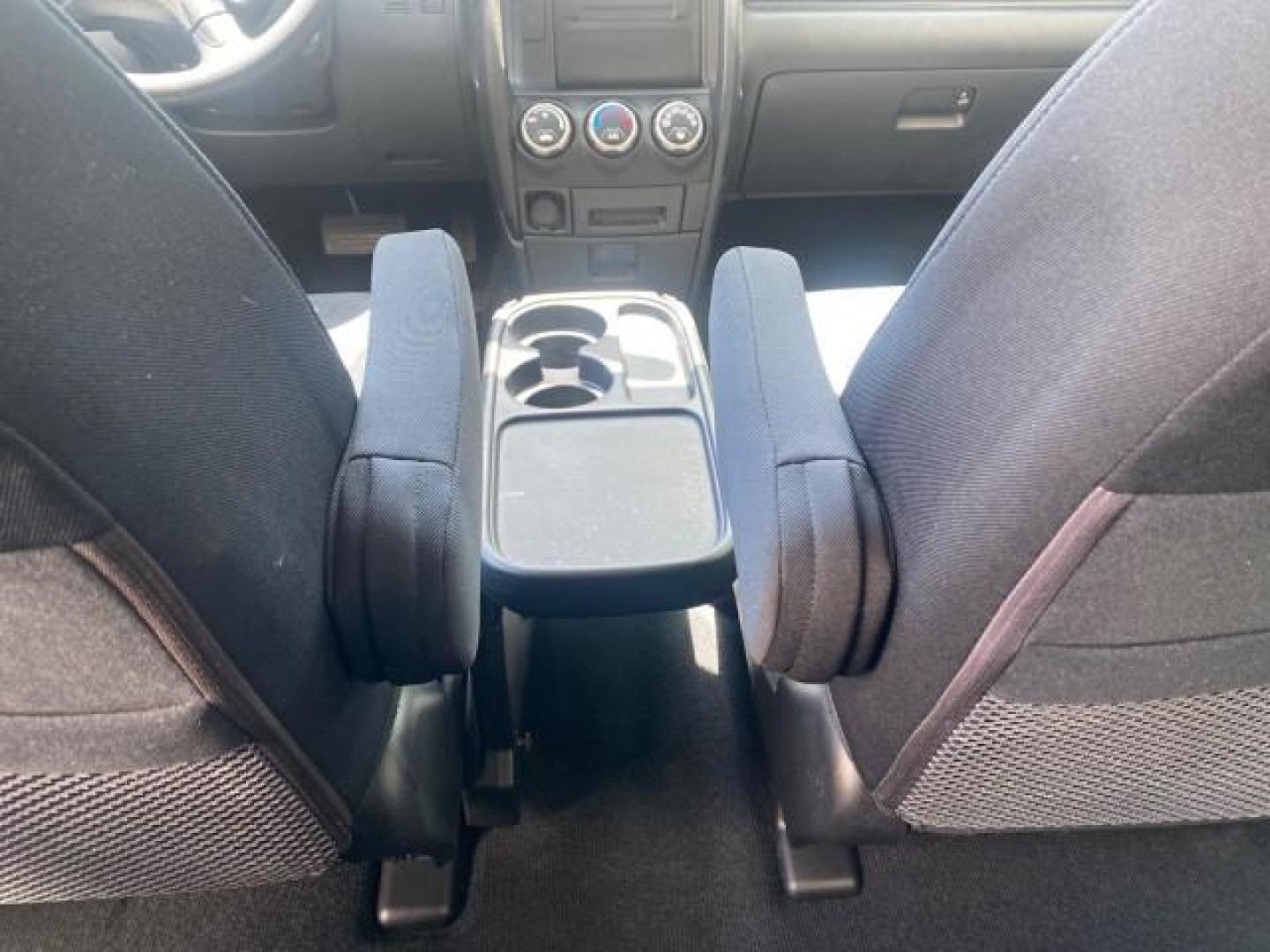 2005 Satin Silver Metallic /Black Honda CR-V AWD LX 1 OWNER LOW MILES 42,114 (SHSRD78595U) with an 2.4L DOHC MPFI 16-Valve i-VTEC I4 Engine engine, Automatic transmission, located at 4701 North Dixie Hwy, Pompano Beach, FL, 33064, (954) 422-2889, 26.240938, -80.123474 - OUR WEBPAGE FLORIDACARS1.COM HAS OVER 100 PHOTOS AND FREE CARFAX LINK 2005 HONDA CR-V LX VIN: SHSRD78595U324036 S H S R D 7 8 5 9 5 U 3 2 4 0 3 6 4 DOOR WAGON/SPORT UTILITY 2.4L I4 F DOHC GASOLINE ALL WHEEL DRIVE Top Features 4WD/AWD Cloth Seats Tow Hitch Basic Features ABS Brakes AM/FM Stereo Air C - Photo#68