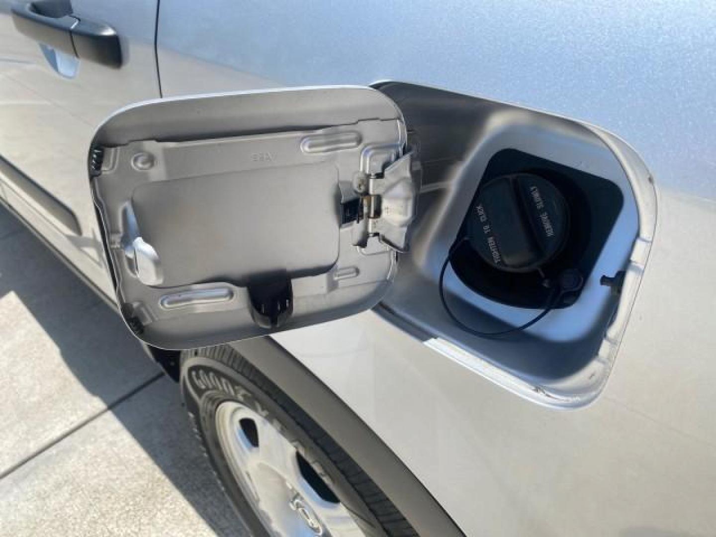 2005 Satin Silver Metallic /Black Honda CR-V AWD LX 1 OWNER LOW MILES 42,114 (SHSRD78595U) with an 2.4L DOHC MPFI 16-Valve i-VTEC I4 Engine engine, Automatic transmission, located at 4701 North Dixie Hwy, Pompano Beach, FL, 33064, (954) 422-2889, 26.240938, -80.123474 - OUR WEBPAGE FLORIDACARS1.COM HAS OVER 100 PHOTOS AND FREE CARFAX LINK 2005 HONDA CR-V LX VIN: SHSRD78595U324036 S H S R D 7 8 5 9 5 U 3 2 4 0 3 6 4 DOOR WAGON/SPORT UTILITY 2.4L I4 F DOHC GASOLINE ALL WHEEL DRIVE Top Features 4WD/AWD Cloth Seats Tow Hitch Basic Features ABS Brakes AM/FM Stereo Air C - Photo#72