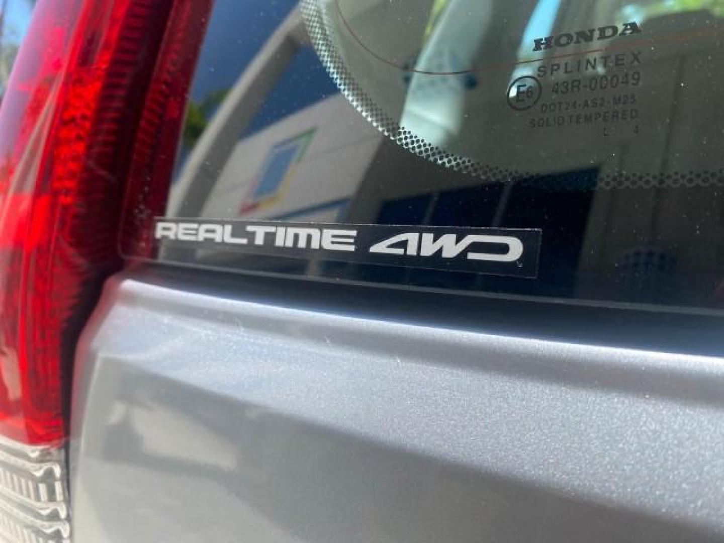 2005 Satin Silver Metallic /Black Honda CR-V AWD LX 1 OWNER LOW MILES 42,114 (SHSRD78595U) with an 2.4L DOHC MPFI 16-Valve i-VTEC I4 Engine engine, Automatic transmission, located at 4701 North Dixie Hwy, Pompano Beach, FL, 33064, (954) 422-2889, 26.240938, -80.123474 - OUR WEBPAGE FLORIDACARS1.COM HAS OVER 100 PHOTOS AND FREE CARFAX LINK 2005 HONDA CR-V LX VIN: SHSRD78595U324036 S H S R D 7 8 5 9 5 U 3 2 4 0 3 6 4 DOOR WAGON/SPORT UTILITY 2.4L I4 F DOHC GASOLINE ALL WHEEL DRIVE Top Features 4WD/AWD Cloth Seats Tow Hitch Basic Features ABS Brakes AM/FM Stereo Air C - Photo#80