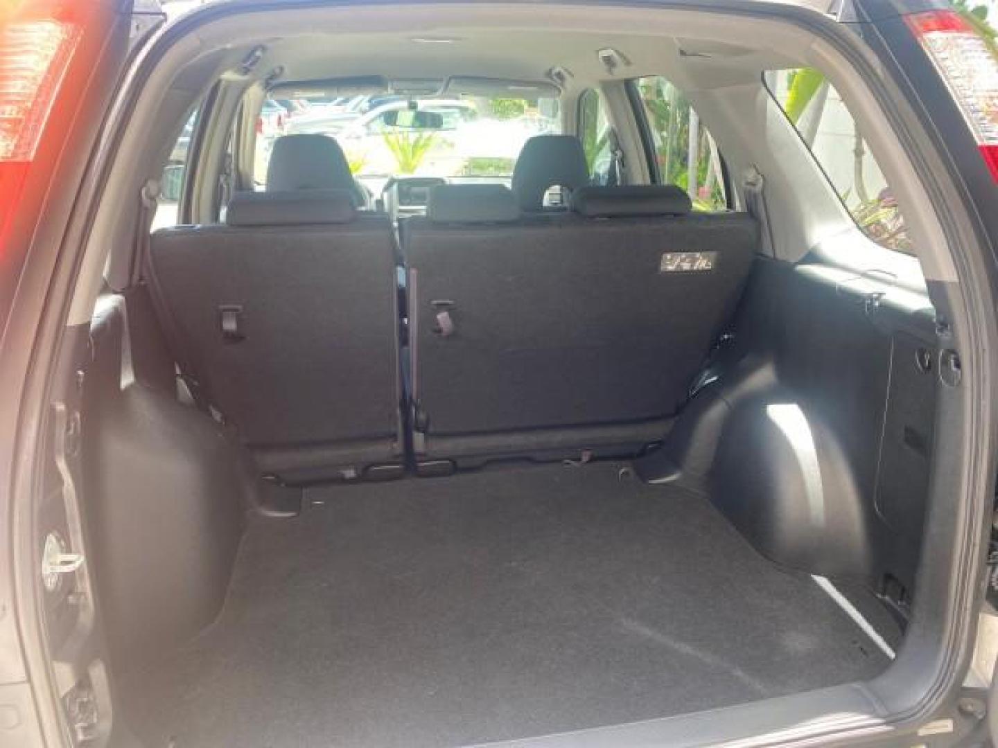 2005 Satin Silver Metallic /Black Honda CR-V AWD LX 1 OWNER LOW MILES 42,114 (SHSRD78595U) with an 2.4L DOHC MPFI 16-Valve i-VTEC I4 Engine engine, Automatic transmission, located at 4701 North Dixie Hwy, Pompano Beach, FL, 33064, (954) 422-2889, 26.240938, -80.123474 - OUR WEBPAGE FLORIDACARS1.COM HAS OVER 100 PHOTOS AND FREE CARFAX LINK 2005 HONDA CR-V LX VIN: SHSRD78595U324036 S H S R D 7 8 5 9 5 U 3 2 4 0 3 6 4 DOOR WAGON/SPORT UTILITY 2.4L I4 F DOHC GASOLINE ALL WHEEL DRIVE Top Features 4WD/AWD Cloth Seats Tow Hitch Basic Features ABS Brakes AM/FM Stereo Air C - Photo#83