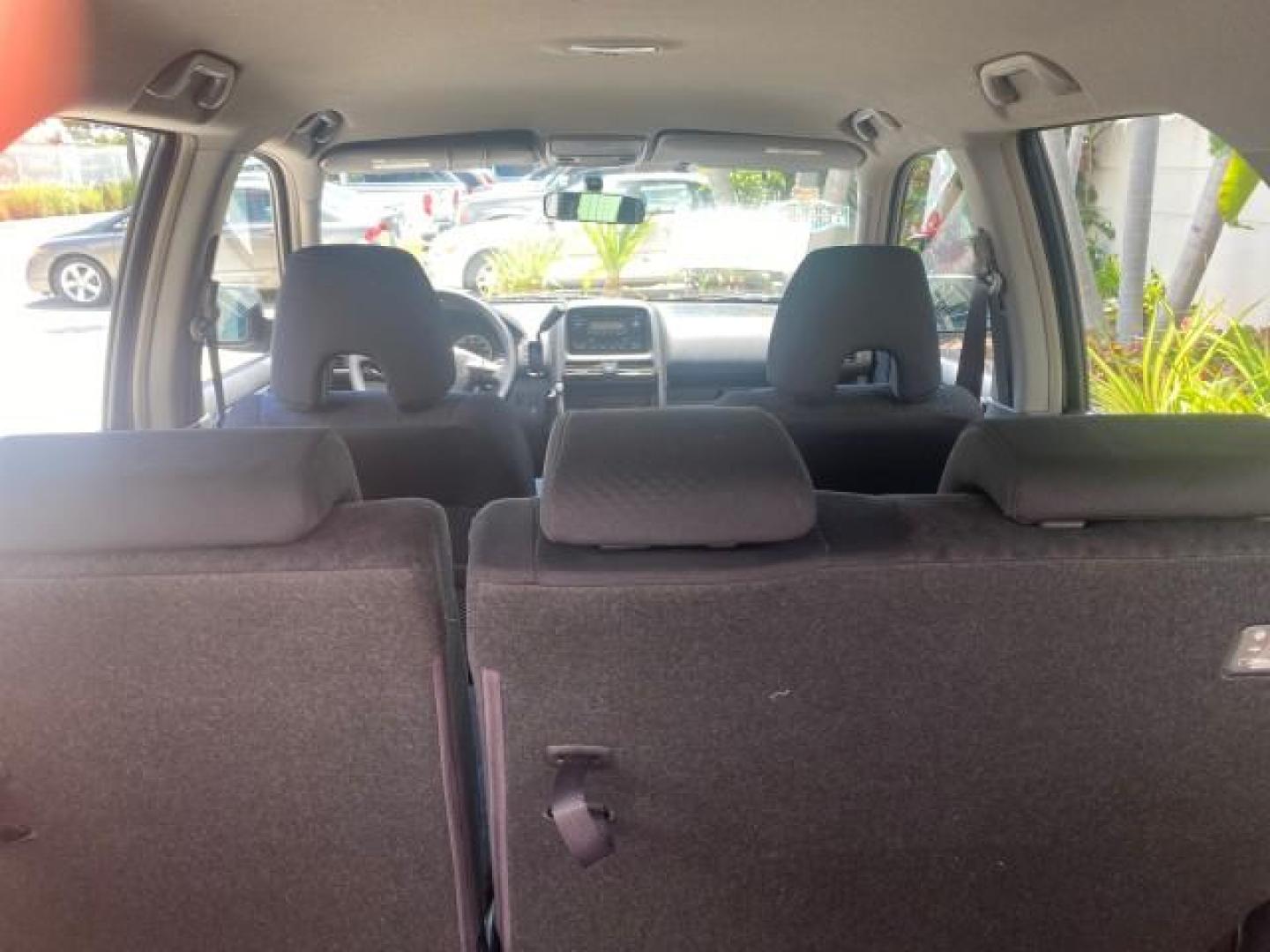 2005 Satin Silver Metallic /Black Honda CR-V AWD LX 1 OWNER LOW MILES 42,114 (SHSRD78595U) with an 2.4L DOHC MPFI 16-Valve i-VTEC I4 Engine engine, Automatic transmission, located at 4701 North Dixie Hwy, Pompano Beach, FL, 33064, (954) 422-2889, 26.240938, -80.123474 - OUR WEBPAGE FLORIDACARS1.COM HAS OVER 100 PHOTOS AND FREE CARFAX LINK 2005 HONDA CR-V LX VIN: SHSRD78595U324036 S H S R D 7 8 5 9 5 U 3 2 4 0 3 6 4 DOOR WAGON/SPORT UTILITY 2.4L I4 F DOHC GASOLINE ALL WHEEL DRIVE Top Features 4WD/AWD Cloth Seats Tow Hitch Basic Features ABS Brakes AM/FM Stereo Air C - Photo#84