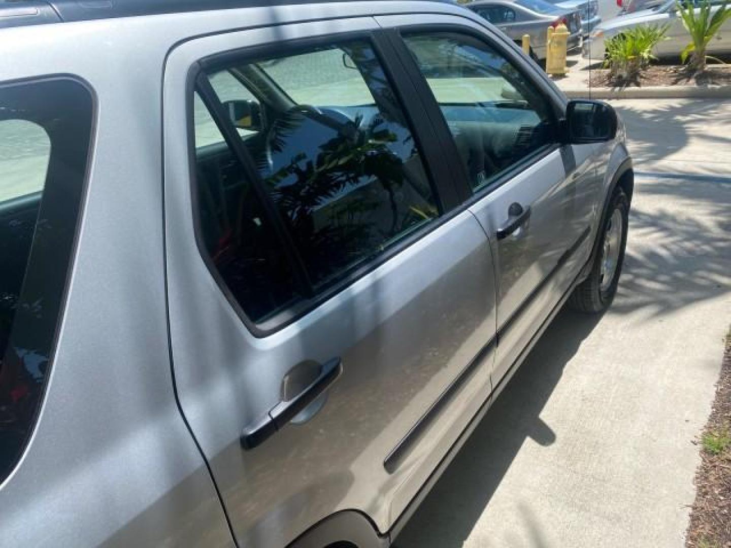2005 Satin Silver Metallic /Black Honda CR-V AWD LX 1 OWNER LOW MILES 42,114 (SHSRD78595U) with an 2.4L DOHC MPFI 16-Valve i-VTEC I4 Engine engine, Automatic transmission, located at 4701 North Dixie Hwy, Pompano Beach, FL, 33064, (954) 422-2889, 26.240938, -80.123474 - OUR WEBPAGE FLORIDACARS1.COM HAS OVER 100 PHOTOS AND FREE CARFAX LINK 2005 HONDA CR-V LX VIN: SHSRD78595U324036 S H S R D 7 8 5 9 5 U 3 2 4 0 3 6 4 DOOR WAGON/SPORT UTILITY 2.4L I4 F DOHC GASOLINE ALL WHEEL DRIVE Top Features 4WD/AWD Cloth Seats Tow Hitch Basic Features ABS Brakes AM/FM Stereo Air C - Photo#88
