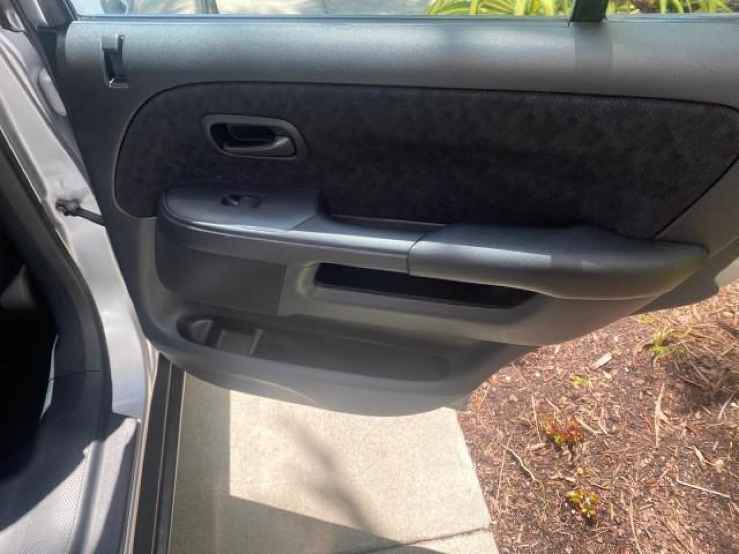 2005 Satin Silver Metallic /Black Honda CR-V AWD LX 1 OWNER LOW MILES 42,114 (SHSRD78595U) with an 2.4L DOHC MPFI 16-Valve i-VTEC I4 Engine engine, Automatic transmission, located at 4701 North Dixie Hwy, Pompano Beach, FL, 33064, (954) 422-2889, 26.240938, -80.123474 - OUR WEBPAGE FLORIDACARS1.COM HAS OVER 100 PHOTOS AND FREE CARFAX LINK 2005 HONDA CR-V LX VIN: SHSRD78595U324036 S H S R D 7 8 5 9 5 U 3 2 4 0 3 6 4 DOOR WAGON/SPORT UTILITY 2.4L I4 F DOHC GASOLINE ALL WHEEL DRIVE Top Features 4WD/AWD Cloth Seats Tow Hitch Basic Features ABS Brakes AM/FM Stereo Air C - Photo#90