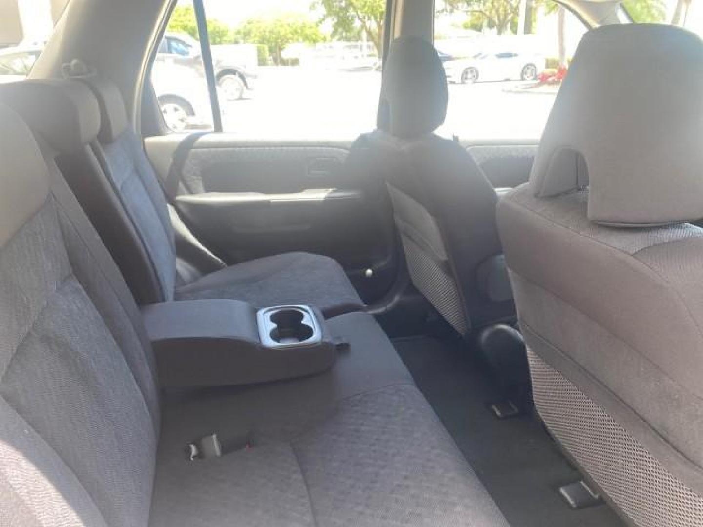 2005 Satin Silver Metallic /Black Honda CR-V AWD LX 1 OWNER LOW MILES 42,114 (SHSRD78595U) with an 2.4L DOHC MPFI 16-Valve i-VTEC I4 Engine engine, Automatic transmission, located at 4701 North Dixie Hwy, Pompano Beach, FL, 33064, (954) 422-2889, 26.240938, -80.123474 - OUR WEBPAGE FLORIDACARS1.COM HAS OVER 100 PHOTOS AND FREE CARFAX LINK 2005 HONDA CR-V LX VIN: SHSRD78595U324036 S H S R D 7 8 5 9 5 U 3 2 4 0 3 6 4 DOOR WAGON/SPORT UTILITY 2.4L I4 F DOHC GASOLINE ALL WHEEL DRIVE Top Features 4WD/AWD Cloth Seats Tow Hitch Basic Features ABS Brakes AM/FM Stereo Air C - Photo#93