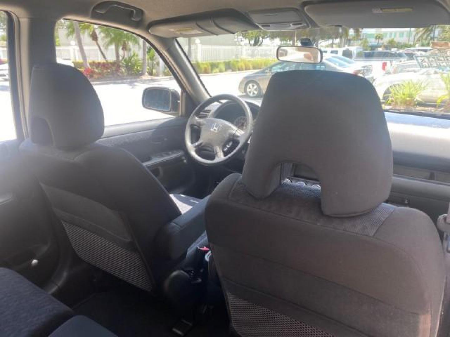 2005 Satin Silver Metallic /Black Honda CR-V AWD LX 1 OWNER LOW MILES 42,114 (SHSRD78595U) with an 2.4L DOHC MPFI 16-Valve i-VTEC I4 Engine engine, Automatic transmission, located at 4701 North Dixie Hwy, Pompano Beach, FL, 33064, (954) 422-2889, 26.240938, -80.123474 - OUR WEBPAGE FLORIDACARS1.COM HAS OVER 100 PHOTOS AND FREE CARFAX LINK 2005 HONDA CR-V LX VIN: SHSRD78595U324036 S H S R D 7 8 5 9 5 U 3 2 4 0 3 6 4 DOOR WAGON/SPORT UTILITY 2.4L I4 F DOHC GASOLINE ALL WHEEL DRIVE Top Features 4WD/AWD Cloth Seats Tow Hitch Basic Features ABS Brakes AM/FM Stereo Air C - Photo#94