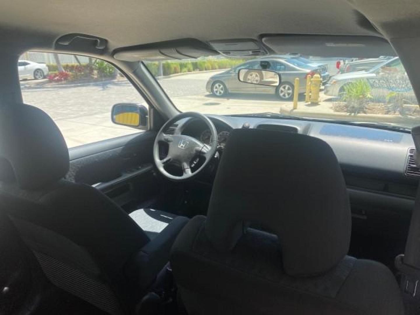 2005 Satin Silver Metallic /Black Honda CR-V AWD LX 1 OWNER LOW MILES 42,114 (SHSRD78595U) with an 2.4L DOHC MPFI 16-Valve i-VTEC I4 Engine engine, Automatic transmission, located at 4701 North Dixie Hwy, Pompano Beach, FL, 33064, (954) 422-2889, 26.240938, -80.123474 - OUR WEBPAGE FLORIDACARS1.COM HAS OVER 100 PHOTOS AND FREE CARFAX LINK 2005 HONDA CR-V LX VIN: SHSRD78595U324036 S H S R D 7 8 5 9 5 U 3 2 4 0 3 6 4 DOOR WAGON/SPORT UTILITY 2.4L I4 F DOHC GASOLINE ALL WHEEL DRIVE Top Features 4WD/AWD Cloth Seats Tow Hitch Basic Features ABS Brakes AM/FM Stereo Air C - Photo#95