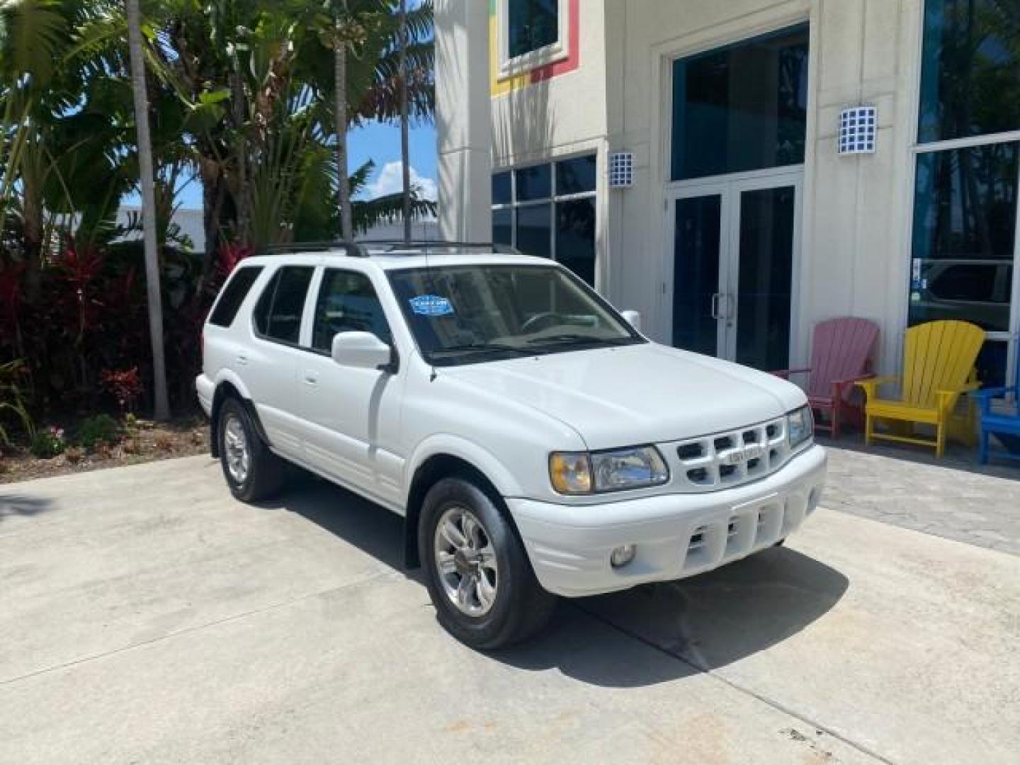 2001 Alpine White /Beige Isuzu Rodeo LSE LOW MILES 78,391 (4S2CK58W814) with an 3.2L DOHC MFI 24-Valve V6 Engine engine, Automatic transmission, located at 4701 North Dixie Hwy, Pompano Beach, FL, 33064, (954) 422-2889, 26.240938, -80.123474 - OUR WEBPAGE FLORIDACARS1.COM HAS OVER 100 PHOTOS AND FREE CARFAX LINK 2001 ISUZU RODEO LSE ROAD READY 3.2L V6 VIN: 4S2CK58W814310263 NO ACCIDENTS 4 DOOR WAGON/SPORT UTILITY NO RECALLS SUNROOF 3.2L DOHC V6 FLORIDA OWNER GASOLINE LOW MILES 78,876 REAR WHEEL DRIVE POWER LEATHER SEATS Approach Lights Cr - Photo#1