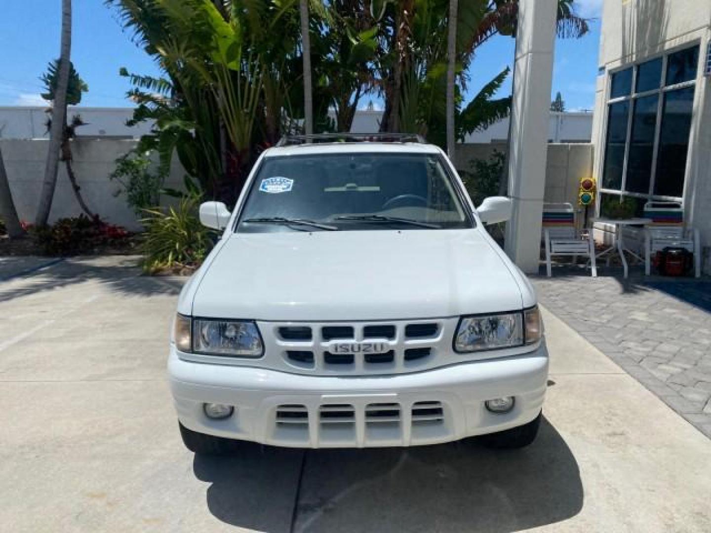 2001 Alpine White /Beige Isuzu Rodeo LSE LOW MILES 78,391 (4S2CK58W814) with an 3.2L DOHC MFI 24-Valve V6 Engine engine, Automatic transmission, located at 4701 North Dixie Hwy, Pompano Beach, FL, 33064, (954) 422-2889, 26.240938, -80.123474 - OUR WEBPAGE FLORIDACARS1.COM HAS OVER 100 PHOTOS AND FREE CARFAX LINK 2001 ISUZU RODEO LSE ROAD READY 3.2L V6 VIN: 4S2CK58W814310263 NO ACCIDENTS 4 DOOR WAGON/SPORT UTILITY NO RECALLS SUNROOF 3.2L DOHC V6 FLORIDA OWNER GASOLINE LOW MILES 78,876 REAR WHEEL DRIVE POWER LEATHER SEATS Approach Lights Cr - Photo#2