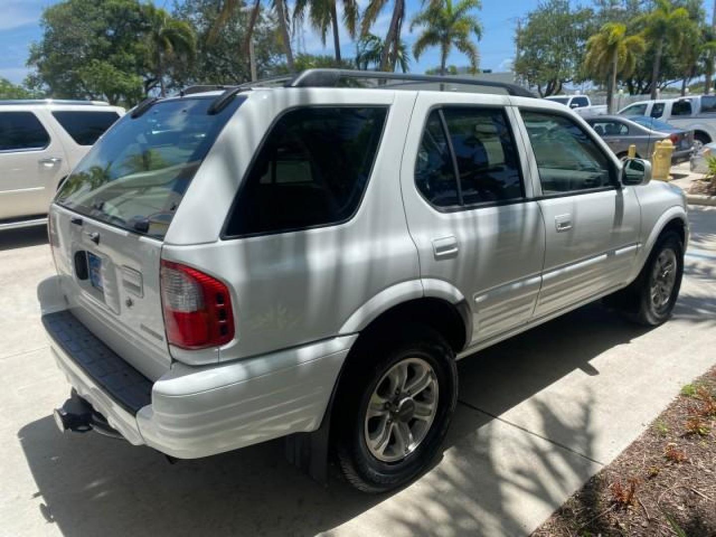 2001 Alpine White /Beige Isuzu Rodeo LSE LOW MILES 78,391 (4S2CK58W814) with an 3.2L DOHC MFI 24-Valve V6 Engine engine, Automatic transmission, located at 4701 North Dixie Hwy, Pompano Beach, FL, 33064, (954) 422-2889, 26.240938, -80.123474 - OUR WEBPAGE FLORIDACARS1.COM HAS OVER 100 PHOTOS AND FREE CARFAX LINK 2001 ISUZU RODEO LSE ROAD READY 3.2L V6 VIN: 4S2CK58W814310263 NO ACCIDENTS 4 DOOR WAGON/SPORT UTILITY NO RECALLS SUNROOF 3.2L DOHC V6 FLORIDA OWNER GASOLINE LOW MILES 78,876 REAR WHEEL DRIVE POWER LEATHER SEATS Approach Lights Cr - Photo#7