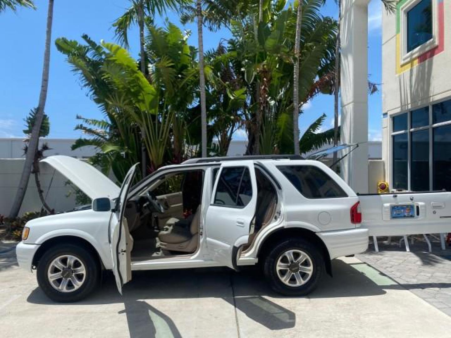 2001 Alpine White /Beige Isuzu Rodeo LSE LOW MILES 78,391 (4S2CK58W814) with an 3.2L DOHC MFI 24-Valve V6 Engine engine, Automatic transmission, located at 4701 North Dixie Hwy, Pompano Beach, FL, 33064, (954) 422-2889, 26.240938, -80.123474 - OUR WEBPAGE FLORIDACARS1.COM HAS OVER 100 PHOTOS AND FREE CARFAX LINK 2001 ISUZU RODEO LSE ROAD READY 3.2L V6 VIN: 4S2CK58W814310263 NO ACCIDENTS 4 DOOR WAGON/SPORT UTILITY NO RECALLS SUNROOF 3.2L DOHC V6 FLORIDA OWNER GASOLINE LOW MILES 78,876 REAR WHEEL DRIVE POWER LEATHER SEATS Approach Lights Cr - Photo#8