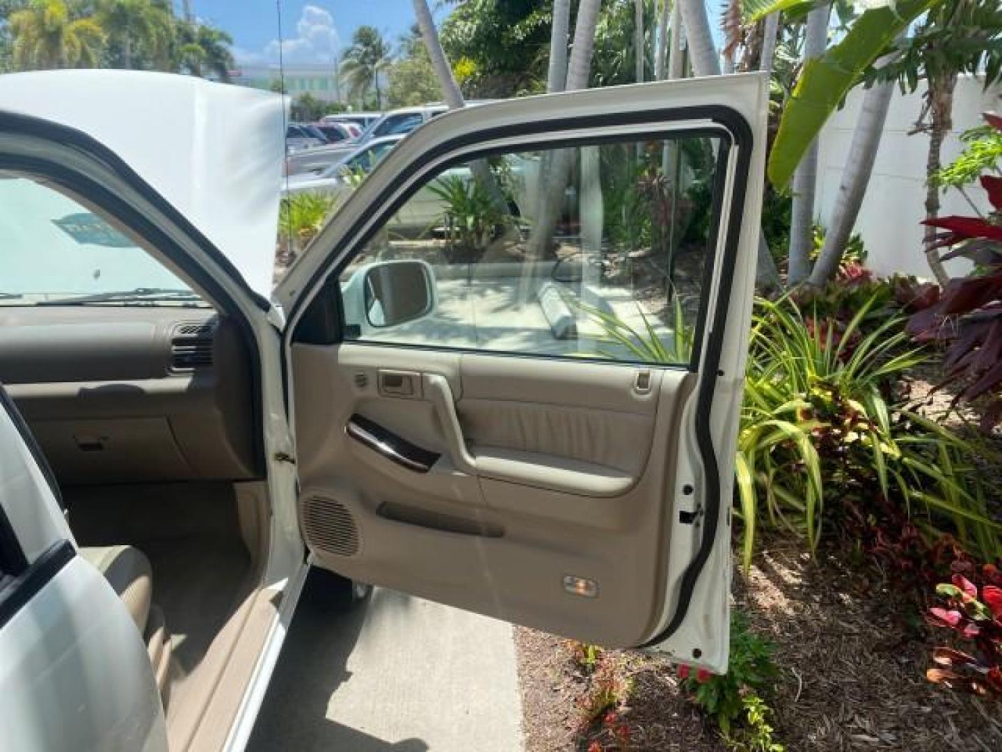 2001 Alpine White /Beige Isuzu Rodeo LSE LOW MILES 78,391 (4S2CK58W814) with an 3.2L DOHC MFI 24-Valve V6 Engine engine, Automatic transmission, located at 4701 North Dixie Hwy, Pompano Beach, FL, 33064, (954) 422-2889, 26.240938, -80.123474 - OUR WEBPAGE FLORIDACARS1.COM HAS OVER 100 PHOTOS AND FREE CARFAX LINK 2001 ISUZU RODEO LSE ROAD READY 3.2L V6 VIN: 4S2CK58W814310263 NO ACCIDENTS 4 DOOR WAGON/SPORT UTILITY NO RECALLS SUNROOF 3.2L DOHC V6 FLORIDA OWNER GASOLINE LOW MILES 78,876 REAR WHEEL DRIVE POWER LEATHER SEATS Approach Lights Cr - Photo#11