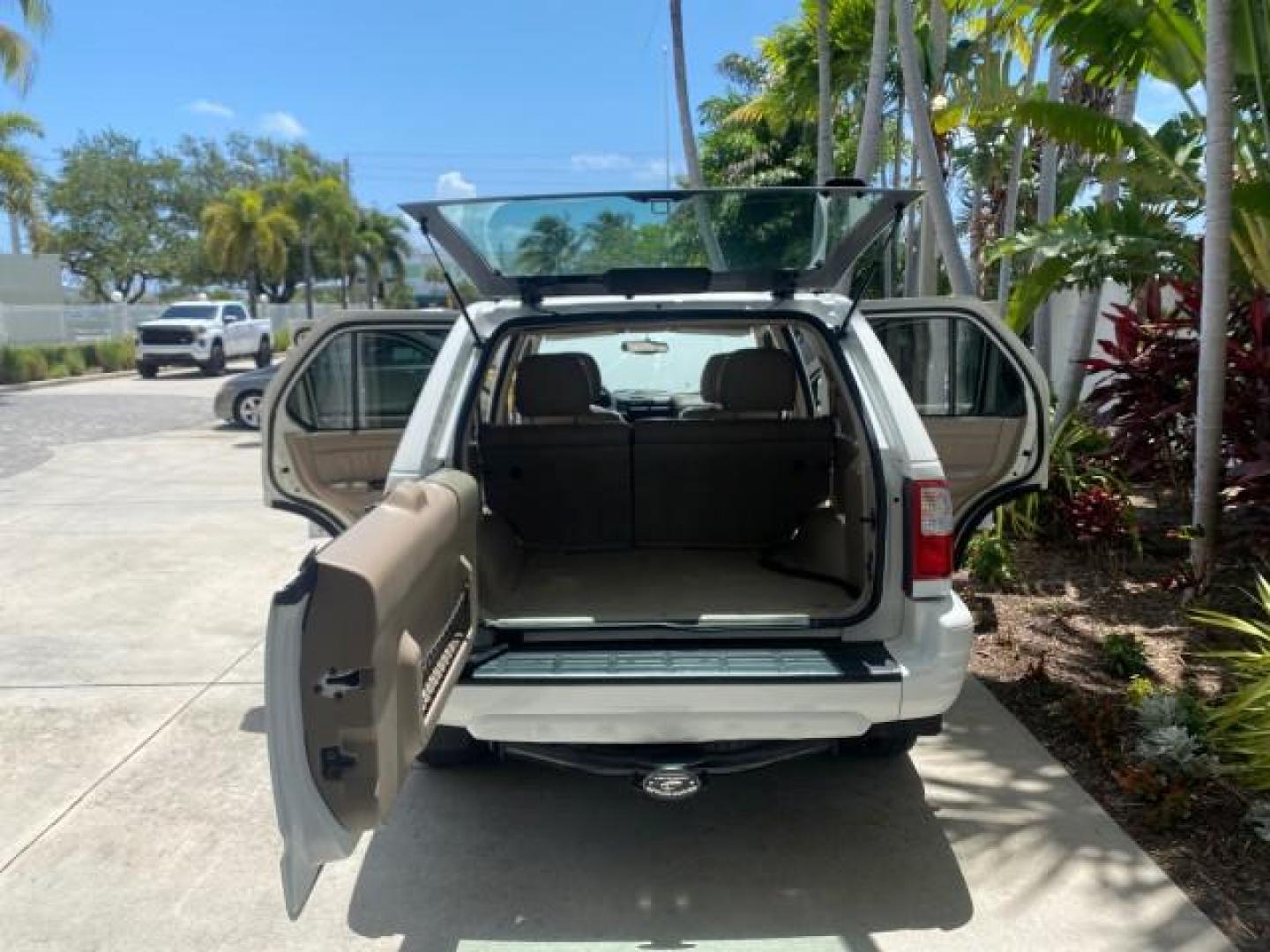 2001 Alpine White /Beige Isuzu Rodeo LSE LOW MILES 78,391 (4S2CK58W814) with an 3.2L DOHC MFI 24-Valve V6 Engine engine, Automatic transmission, located at 4701 North Dixie Hwy, Pompano Beach, FL, 33064, (954) 422-2889, 26.240938, -80.123474 - OUR WEBPAGE FLORIDACARS1.COM HAS OVER 100 PHOTOS AND FREE CARFAX LINK 2001 ISUZU RODEO LSE ROAD READY 3.2L V6 VIN: 4S2CK58W814310263 NO ACCIDENTS 4 DOOR WAGON/SPORT UTILITY NO RECALLS SUNROOF 3.2L DOHC V6 FLORIDA OWNER GASOLINE LOW MILES 78,876 REAR WHEEL DRIVE POWER LEATHER SEATS Approach Lights Cr - Photo#15