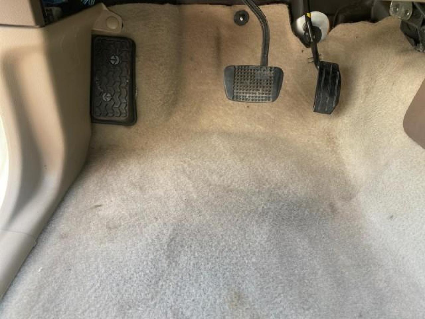2001 Alpine White /Beige Isuzu Rodeo LSE LOW MILES 78,391 (4S2CK58W814) with an 3.2L DOHC MFI 24-Valve V6 Engine engine, Automatic transmission, located at 4701 North Dixie Hwy, Pompano Beach, FL, 33064, (954) 422-2889, 26.240938, -80.123474 - OUR WEBPAGE FLORIDACARS1.COM HAS OVER 100 PHOTOS AND FREE CARFAX LINK 2001 ISUZU RODEO LSE ROAD READY 3.2L V6 VIN: 4S2CK58W814310263 NO ACCIDENTS 4 DOOR WAGON/SPORT UTILITY NO RECALLS SUNROOF 3.2L DOHC V6 FLORIDA OWNER GASOLINE LOW MILES 78,876 REAR WHEEL DRIVE POWER LEATHER SEATS Approach Lights Cr - Photo#40