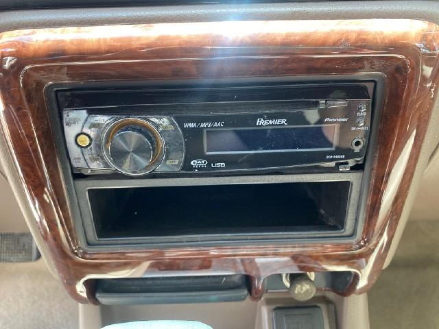 2001 Alpine White /Beige Isuzu Rodeo LSE LOW MILES 78,391 (4S2CK58W814) with an 3.2L DOHC MFI 24-Valve V6 Engine engine, Automatic transmission, located at 4701 North Dixie Hwy, Pompano Beach, FL, 33064, (954) 422-2889, 26.240938, -80.123474 - OUR WEBPAGE FLORIDACARS1.COM HAS OVER 100 PHOTOS AND FREE CARFAX LINK 2001 ISUZU RODEO LSE ROAD READY 3.2L V6 VIN: 4S2CK58W814310263 NO ACCIDENTS 4 DOOR WAGON/SPORT UTILITY NO RECALLS SUNROOF 3.2L DOHC V6 FLORIDA OWNER GASOLINE LOW MILES 78,876 REAR WHEEL DRIVE POWER LEATHER SEATS Approach Lights Cr - Photo#46