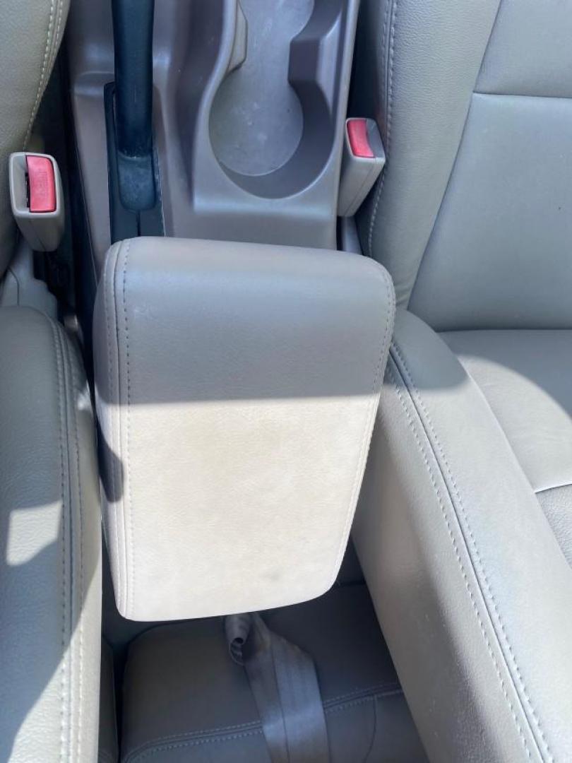 2001 Alpine White /Beige Isuzu Rodeo LSE LOW MILES 78,391 (4S2CK58W814) with an 3.2L DOHC MFI 24-Valve V6 Engine engine, Automatic transmission, located at 4701 North Dixie Hwy, Pompano Beach, FL, 33064, (954) 422-2889, 26.240938, -80.123474 - OUR WEBPAGE FLORIDACARS1.COM HAS OVER 100 PHOTOS AND FREE CARFAX LINK 2001 ISUZU RODEO LSE ROAD READY 3.2L V6 VIN: 4S2CK58W814310263 NO ACCIDENTS 4 DOOR WAGON/SPORT UTILITY NO RECALLS SUNROOF 3.2L DOHC V6 FLORIDA OWNER GASOLINE LOW MILES 78,876 REAR WHEEL DRIVE POWER LEATHER SEATS Approach Lights Cr - Photo#51