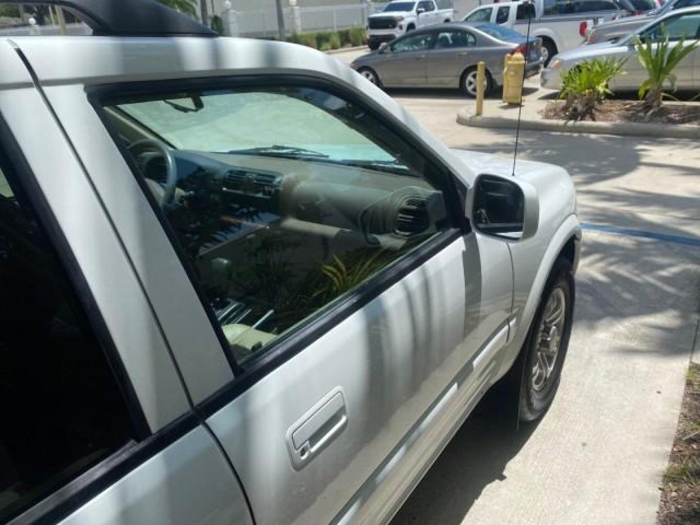2001 Alpine White /Beige Isuzu Rodeo LSE LOW MILES 78,391 (4S2CK58W814) with an 3.2L DOHC MFI 24-Valve V6 Engine engine, Automatic transmission, located at 4701 North Dixie Hwy, Pompano Beach, FL, 33064, (954) 422-2889, 26.240938, -80.123474 - OUR WEBPAGE FLORIDACARS1.COM HAS OVER 100 PHOTOS AND FREE CARFAX LINK 2001 ISUZU RODEO LSE ROAD READY 3.2L V6 VIN: 4S2CK58W814310263 NO ACCIDENTS 4 DOOR WAGON/SPORT UTILITY NO RECALLS SUNROOF 3.2L DOHC V6 FLORIDA OWNER GASOLINE LOW MILES 78,876 REAR WHEEL DRIVE POWER LEATHER SEATS Approach Lights Cr - Photo#98