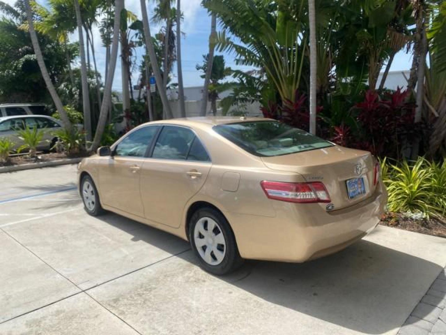 2010 Sandy Beach Metallic /Bisque Toyota Camry LE 1 OWNER LOW MILES 27,079 (4T1BF3EK1AU) with an 2.5L 4-Cyl Engine engine, Automatic transmission, located at 4701 North Dixie Hwy, Pompano Beach, FL, 33064, (954) 422-2889, 26.240938, -80.123474 - OUR WEBPAGE FLORIDACARS1.COM HAS OVER 100 PHOTOS AND FREE CARFAX LINK 2010 TOYOTA CAMRY LE WE WILL ADD NEW TIRES! VIN: 4T1BF3EK1AU533077 4 T 1 B F 3 E K 1 A U 5 3 3 0 7 7 SEDAN 4 DR 2.5L I4 F DOHC 16V 32 MPG GASOLINE FRONT WHEEL DRIVE Top Features Cloth Seats Basic Features ABS Brakes Auxiliary Audi - Photo#5