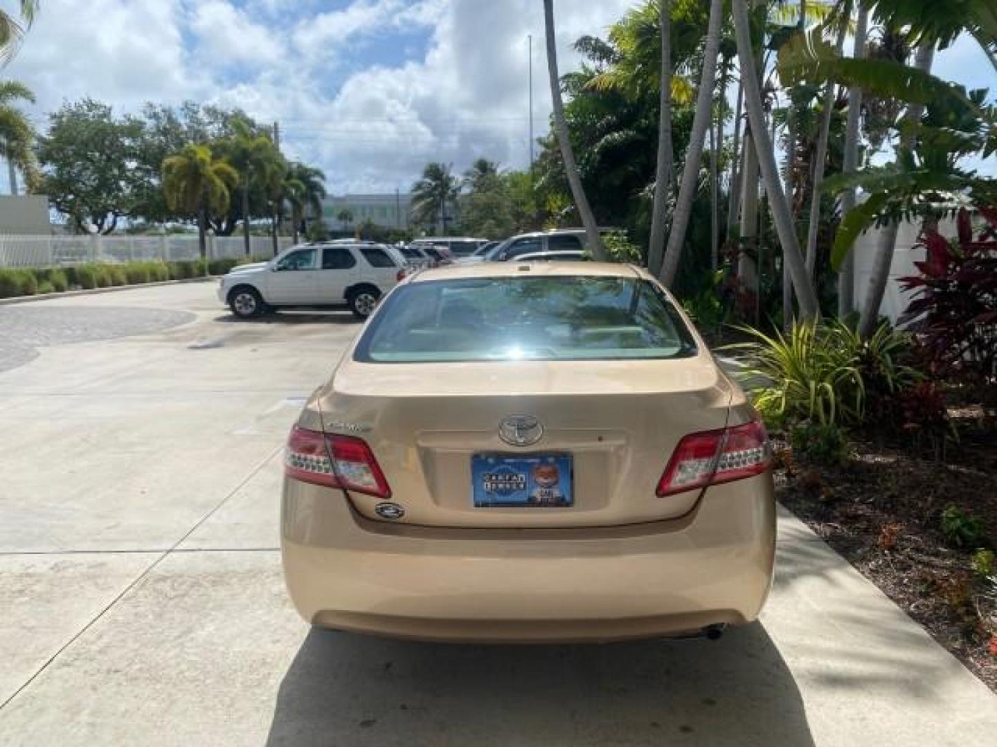 2010 Sandy Beach Metallic /Bisque Toyota Camry LE 1 OWNER LOW MILES 27,079 (4T1BF3EK1AU) with an 2.5L 4-Cyl Engine engine, Automatic transmission, located at 4701 North Dixie Hwy, Pompano Beach, FL, 33064, (954) 422-2889, 26.240938, -80.123474 - OUR WEBPAGE FLORIDACARS1.COM HAS OVER 100 PHOTOS AND FREE CARFAX LINK 2010 TOYOTA CAMRY LE WE WILL ADD NEW TIRES! VIN: 4T1BF3EK1AU533077 4 T 1 B F 3 E K 1 A U 5 3 3 0 7 7 SEDAN 4 DR 2.5L I4 F DOHC 16V 32 MPG GASOLINE FRONT WHEEL DRIVE Top Features Cloth Seats Basic Features ABS Brakes Auxiliary Audi - Photo#6