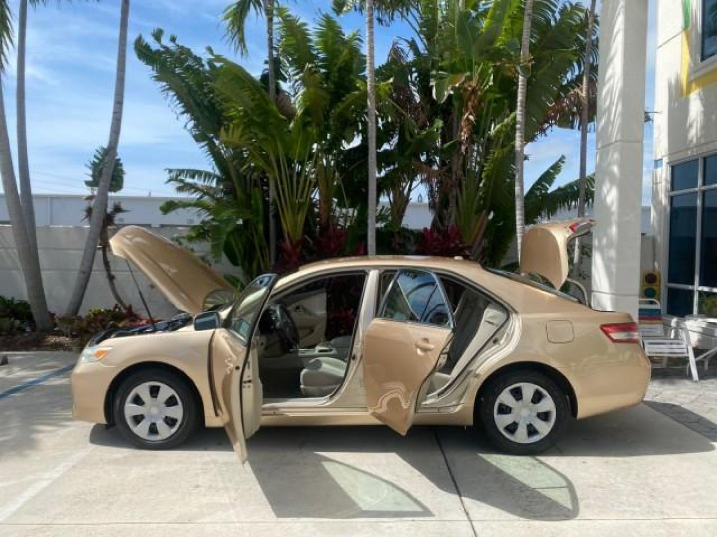 2010 Sandy Beach Metallic /Bisque Toyota Camry LE 1 OWNER LOW MILES 27,079 (4T1BF3EK1AU) with an 2.5L 4-Cyl Engine engine, Automatic transmission, located at 4701 North Dixie Hwy, Pompano Beach, FL, 33064, (954) 422-2889, 26.240938, -80.123474 - OUR WEBPAGE FLORIDACARS1.COM HAS OVER 100 PHOTOS AND FREE CARFAX LINK 2010 TOYOTA CAMRY LE WE WILL ADD NEW TIRES! VIN: 4T1BF3EK1AU533077 4 T 1 B F 3 E K 1 A U 5 3 3 0 7 7 SEDAN 4 DR 2.5L I4 F DOHC 16V 32 MPG GASOLINE FRONT WHEEL DRIVE Top Features Cloth Seats Basic Features ABS Brakes Auxiliary Audi - Photo#8