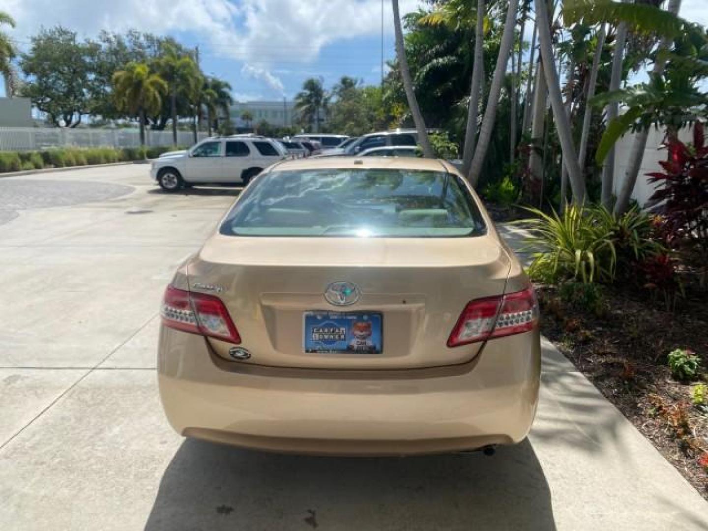 2010 Sandy Beach Metallic /Bisque Toyota Camry LE 1 OWNER LOW MILES 27,079 (4T1BF3EK1AU) with an 2.5L 4-Cyl Engine engine, Automatic transmission, located at 4701 North Dixie Hwy, Pompano Beach, FL, 33064, (954) 422-2889, 26.240938, -80.123474 - OUR WEBPAGE FLORIDACARS1.COM HAS OVER 100 PHOTOS AND FREE CARFAX LINK 2010 TOYOTA CAMRY LE WE WILL ADD NEW TIRES! VIN: 4T1BF3EK1AU533077 4 T 1 B F 3 E K 1 A U 5 3 3 0 7 7 SEDAN 4 DR 2.5L I4 F DOHC 16V 32 MPG GASOLINE FRONT WHEEL DRIVE Top Features Cloth Seats Basic Features ABS Brakes Auxiliary Audi - Photo#73