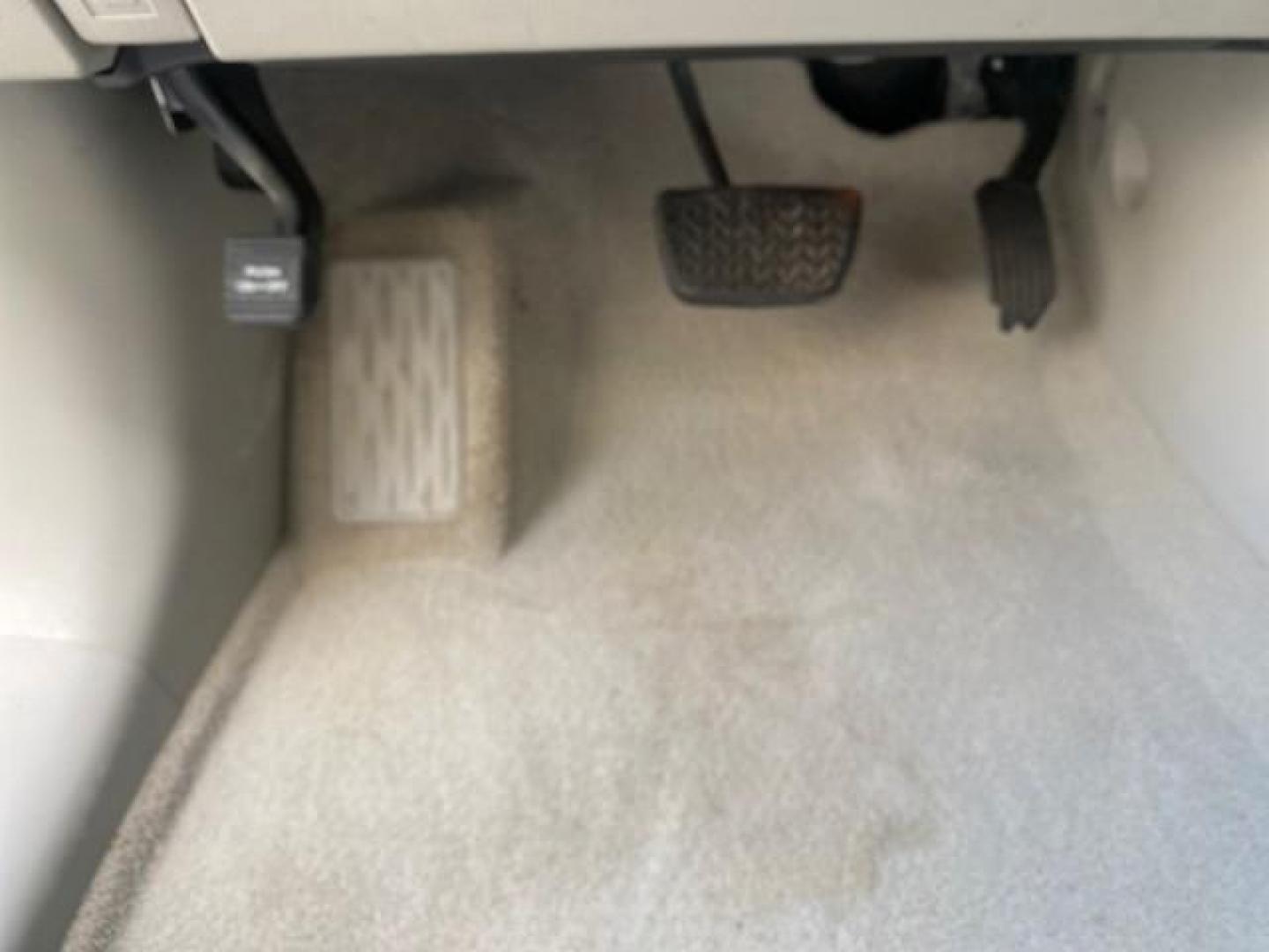 2010 Smoky Granite Mica /Light Gray Lexus RX 350 1 OWNER FL LOW MILES 86,864 (2T2ZK1BA2AC) with an 3.5L DOHC SFI 24-Valve V6 Engine engine, Automatic transmission, located at 4701 North Dixie Hwy, Pompano Beach, FL, 33064, (954) 422-2889, 26.240938, -80.123474 - OUR WEBPAGE FLORIDACARS1.COM HAS OVER 100 PHOTOS AND FREE CARFAX LINK 2010 LEXUS RX 350 VIN: 2T2ZK1BA2AC032402 2 T 2 Z K 1 B A 2 A C 0 3 2 4 0 2 4 DOOR WAGON/SPORT UTILITY 3.5L V6 F DOHC 24V GASOLINE Top Features Alloy Wheels Parking Sensors Bluetooth Technology Power Hatch/Deck Lid Front Seat Heate - Photo#47