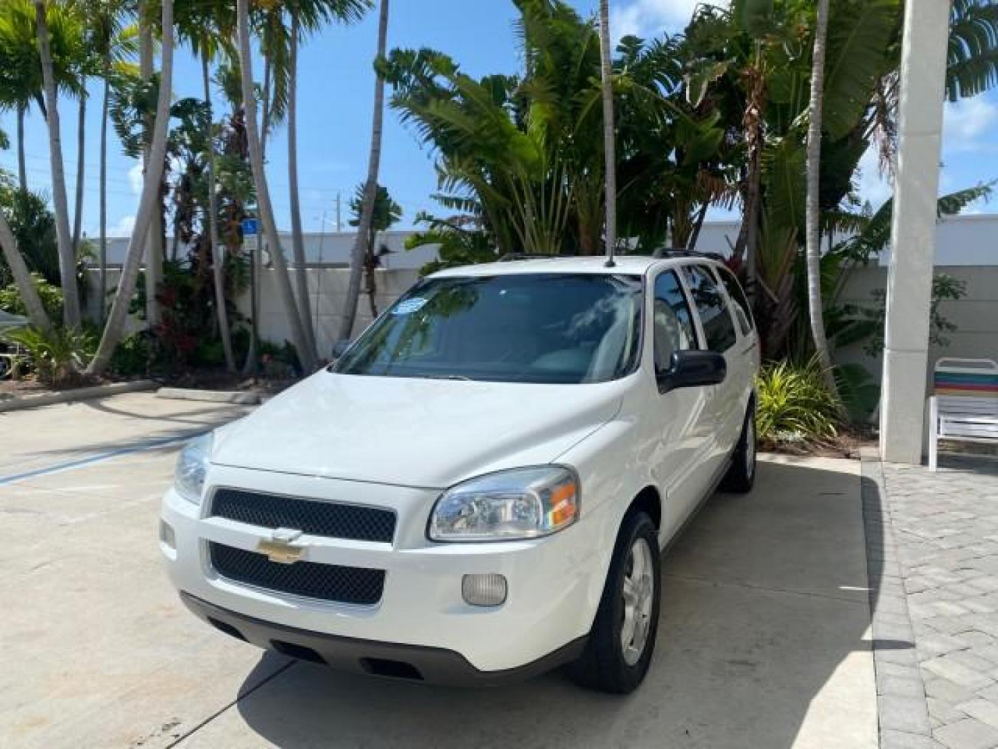 2005 Summit White /Neutral Chevrolet Uplander 1 OWNER LS LOW MILES 30,731 (1GNDV23L85D) with an 3.5L 3500 V6 SFI Engine engine, Automatic transmission, located at 4701 North Dixie Hwy, Pompano Beach, FL, 33064, (954) 422-2889, 26.240938, -80.123474 - OUR WEBPAGE FLORIDACARS1.COM HAS OVER 100 PHOTOS AND FREE CARFAX LINK 2005 CHEVROLET UPLANDER LS VIN: 1GNDV23L85D243888 1 G N D V 2 3 L 8 5 D 2 4 3 8 8 8 VAN 3.5L I6 F GASOLINE FRONT WHEEL DRIVE Top Features Alloy Wheels Leatherette and Cloth Parking Sensors Quad Seats Rear Air Conditioning Rear E - Photo#3