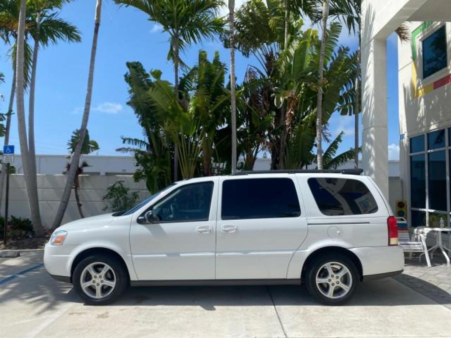 2005 Summit White /Neutral Chevrolet Uplander 1 OWNER LS LOW MILES 30,731 (1GNDV23L85D) with an 3.5L 3500 V6 SFI Engine engine, Automatic transmission, located at 4701 North Dixie Hwy, Pompano Beach, FL, 33064, (954) 422-2889, 26.240938, -80.123474 - OUR WEBPAGE FLORIDACARS1.COM HAS OVER 100 PHOTOS AND FREE CARFAX LINK 2005 CHEVROLET UPLANDER LS VIN: 1GNDV23L85D243888 1 G N D V 2 3 L 8 5 D 2 4 3 8 8 8 VAN 3.5L I6 F GASOLINE FRONT WHEEL DRIVE Top Features Alloy Wheels Leatherette and Cloth Parking Sensors Quad Seats Rear Air Conditioning Rear E - Photo#4