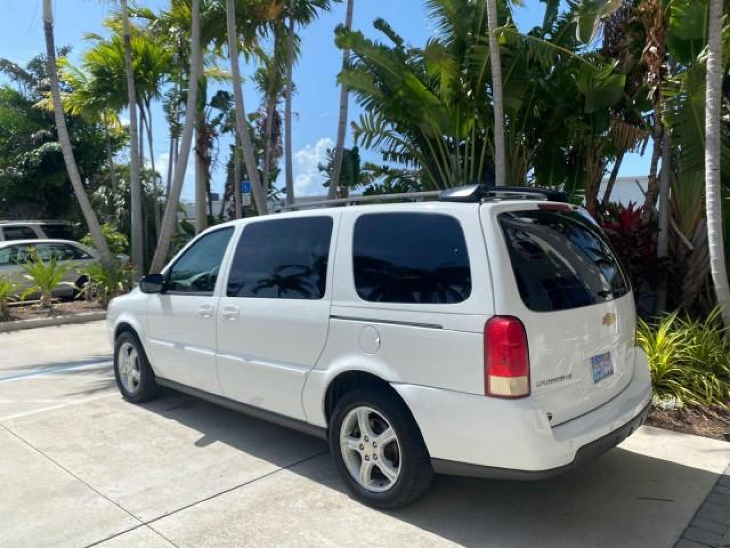 2005 Summit White /Neutral Chevrolet Uplander 1 OWNER LS LOW MILES 30,731 (1GNDV23L85D) with an 3.5L 3500 V6 SFI Engine engine, Automatic transmission, located at 4701 North Dixie Hwy, Pompano Beach, FL, 33064, (954) 422-2889, 26.240938, -80.123474 - OUR WEBPAGE FLORIDACARS1.COM HAS OVER 100 PHOTOS AND FREE CARFAX LINK 2005 CHEVROLET UPLANDER LS VIN: 1GNDV23L85D243888 1 G N D V 2 3 L 8 5 D 2 4 3 8 8 8 VAN 3.5L I6 F GASOLINE FRONT WHEEL DRIVE Top Features Alloy Wheels Leatherette and Cloth Parking Sensors Quad Seats Rear Air Conditioning Rear E - Photo#5